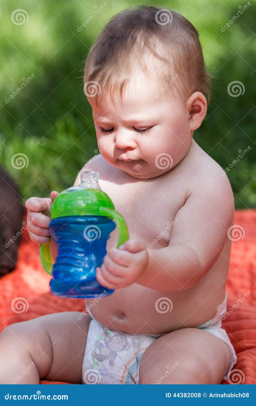 200+] Fondos de fotos de Lindo bebé | Wallpapers.com, image size:1067x1690