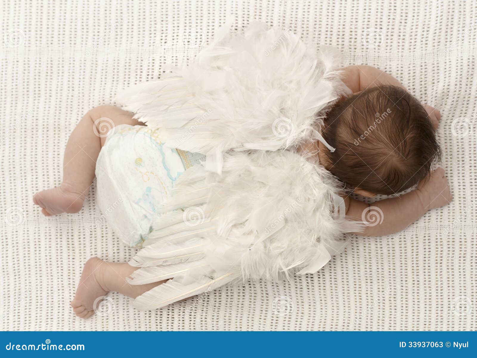 Bebe Minusculo Com Asas Do Anjo Imagem De Stock Imagem De Povos Bebe