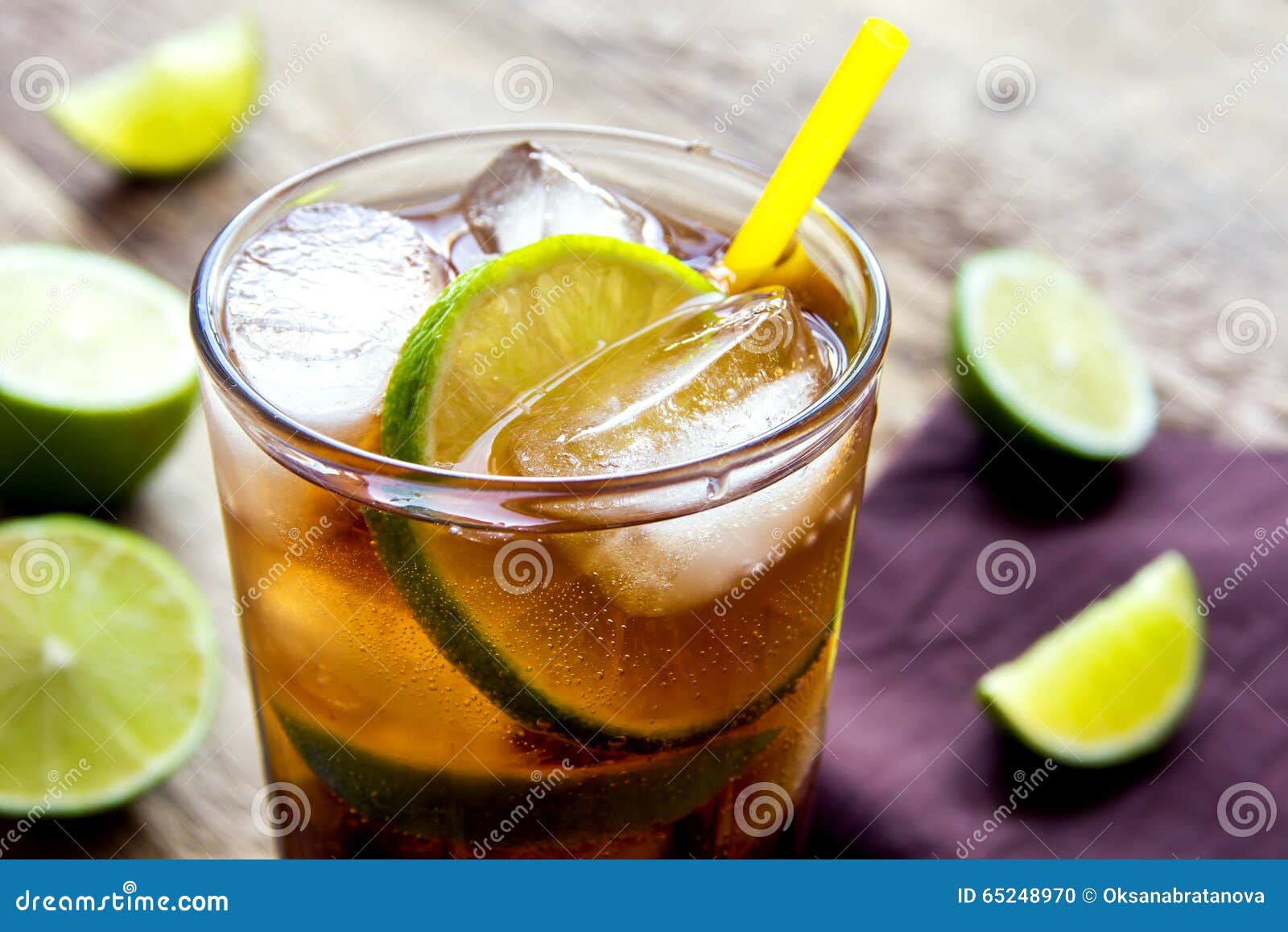 Bebida De Cuba Libre Do Rum E Da Cola Foto de Stock Imagem de