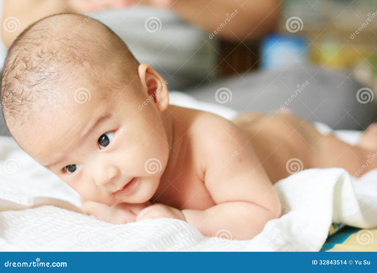 Bebé lindo desnudo foto de archivo. Imagen de muchacho 32843514