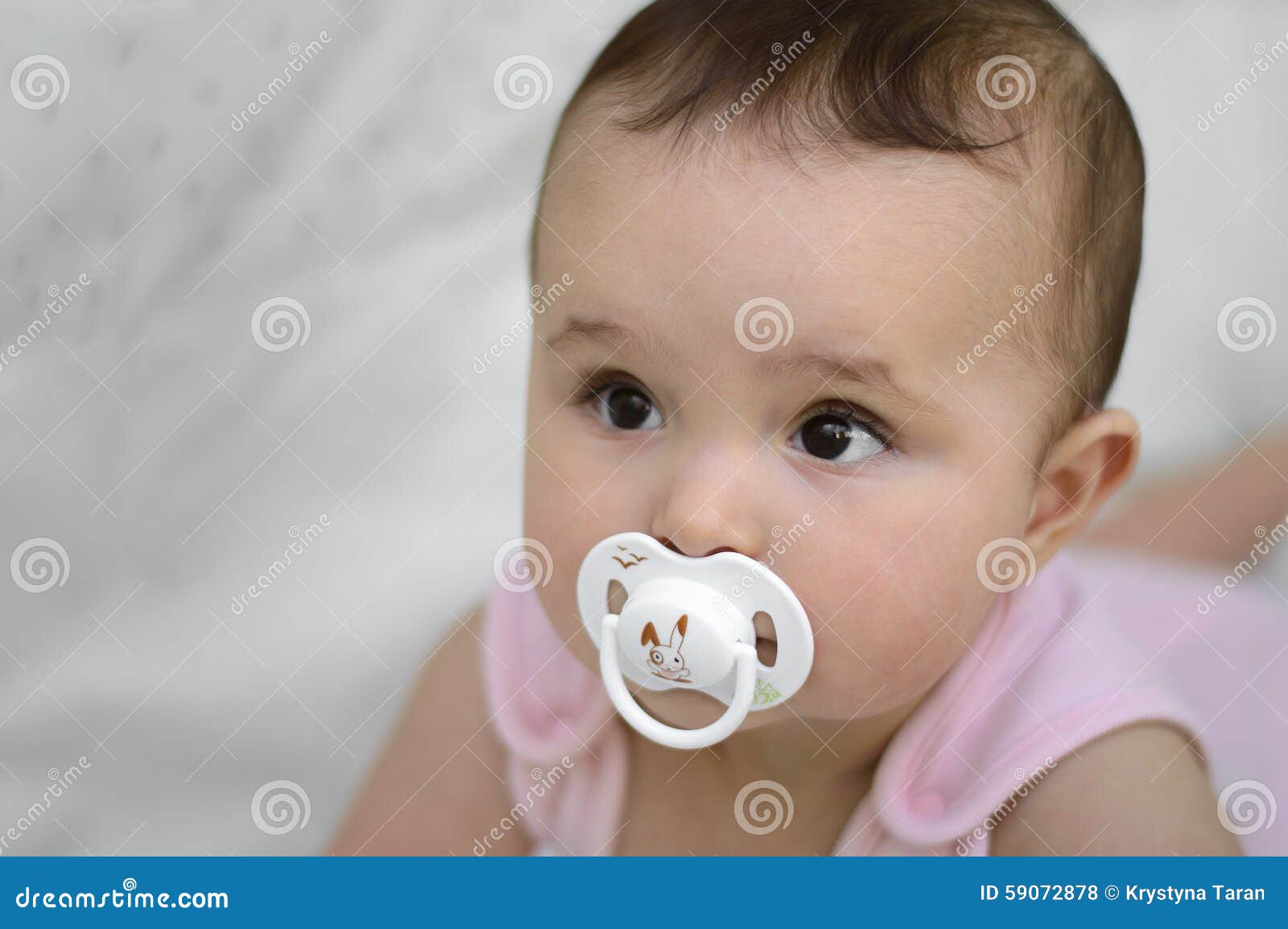 Bebê com soother foto de stock. Imagem de meses, cara 59072878