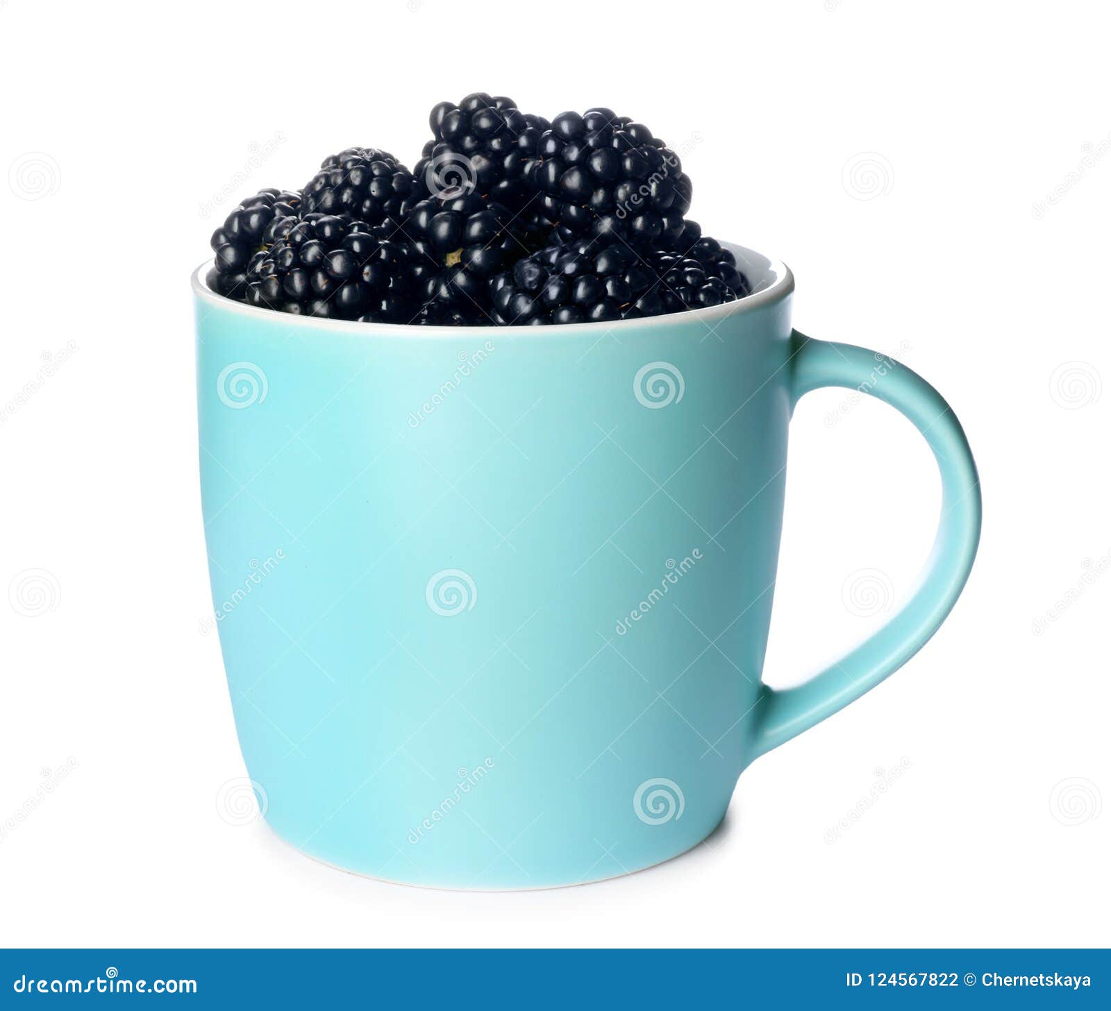 Becher Mit Reifen Brombeeren Stockfoto - Bild von brombeeren, reifen