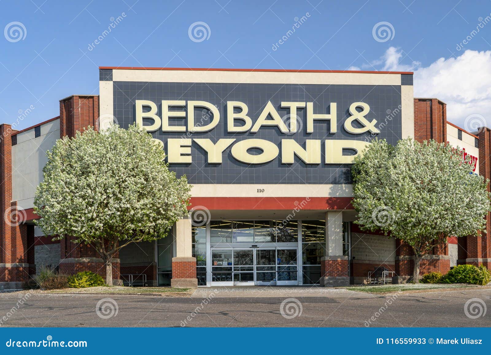 Bed Bath & Beyond store editorial stock photo. Image of bath - 116559933