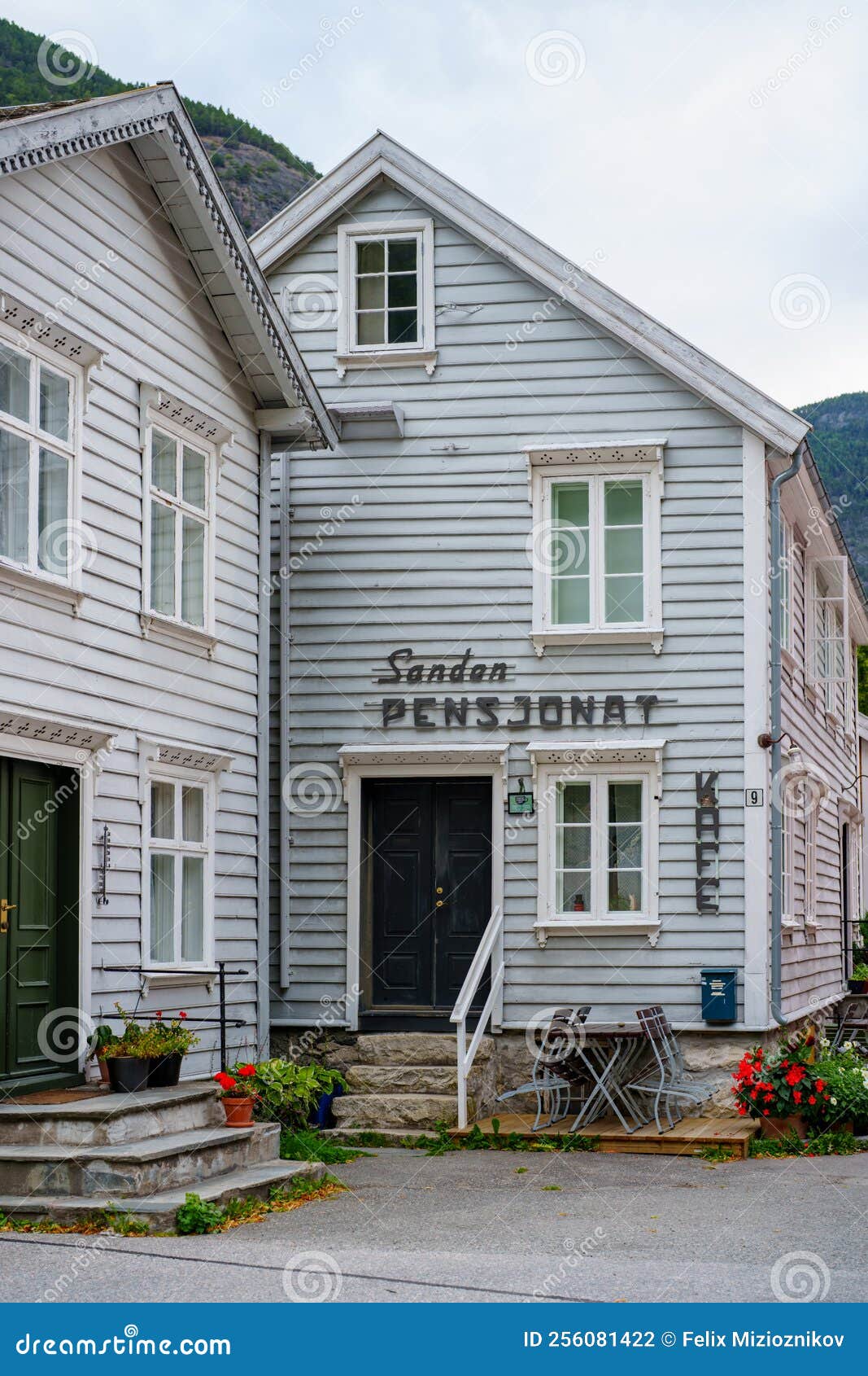 Bed and Breakfast Sanden Pensjonat in LÃ¦rdalsÃ¸yri Editorial Photography Image of hotel, kafe