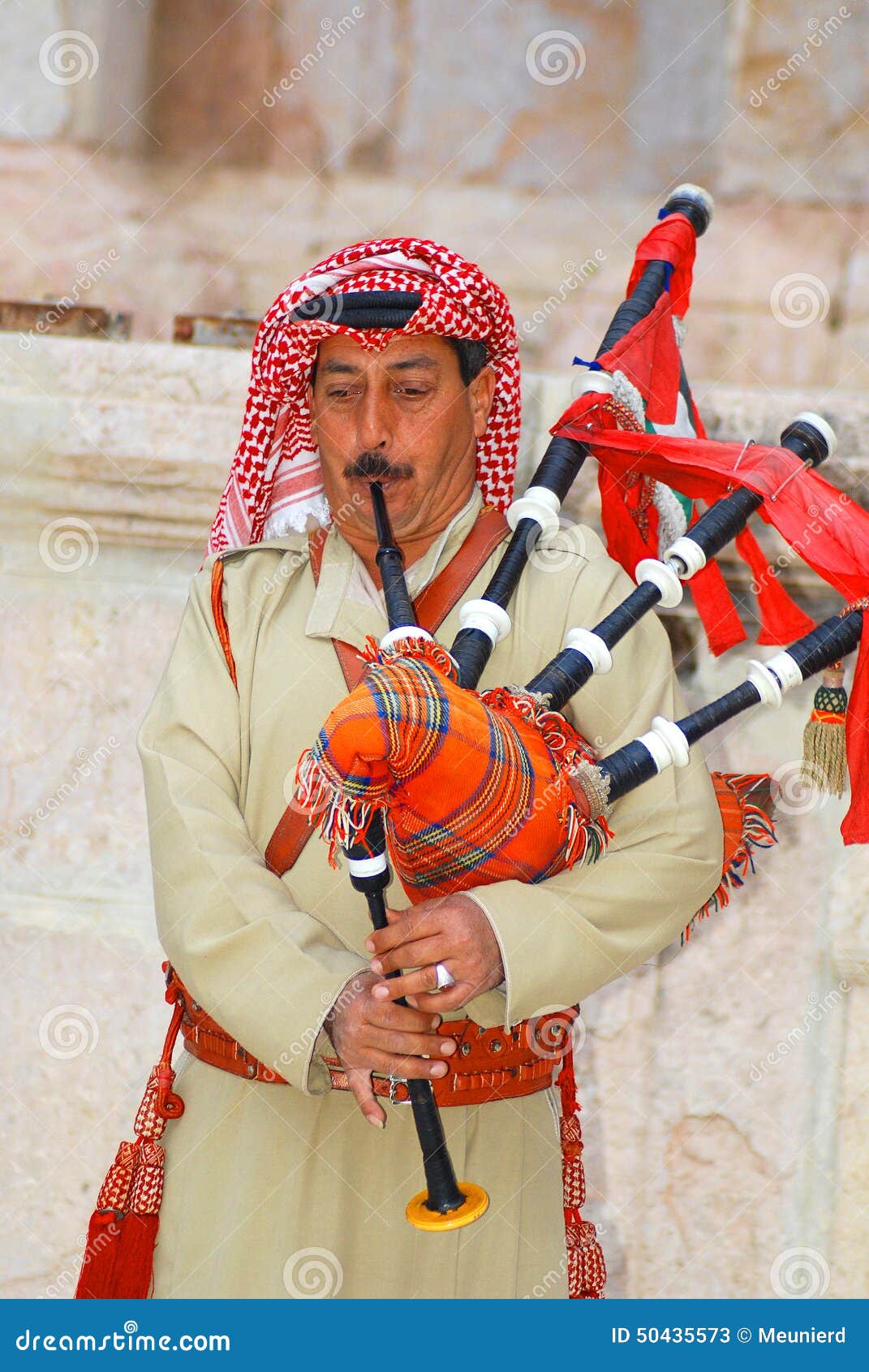 https://thumbs.dreamstime.com/z/bedouin-play-bagpipe-jerash-jordan-november-november-jerash-jordan-bagpipes-came-arab-instrument-scottish-troop-50435573.jpg