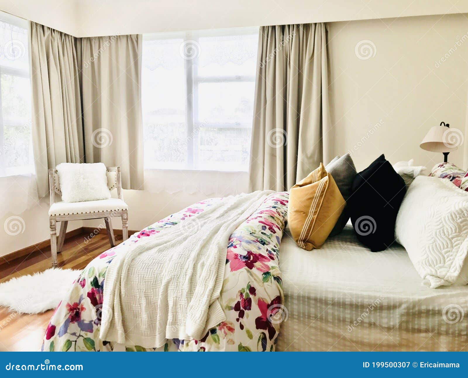 Featured image of post Beige Tone Bedroom / His master bedroom in beige tone with leather paneling on the bed back wall speaks of sobriety.