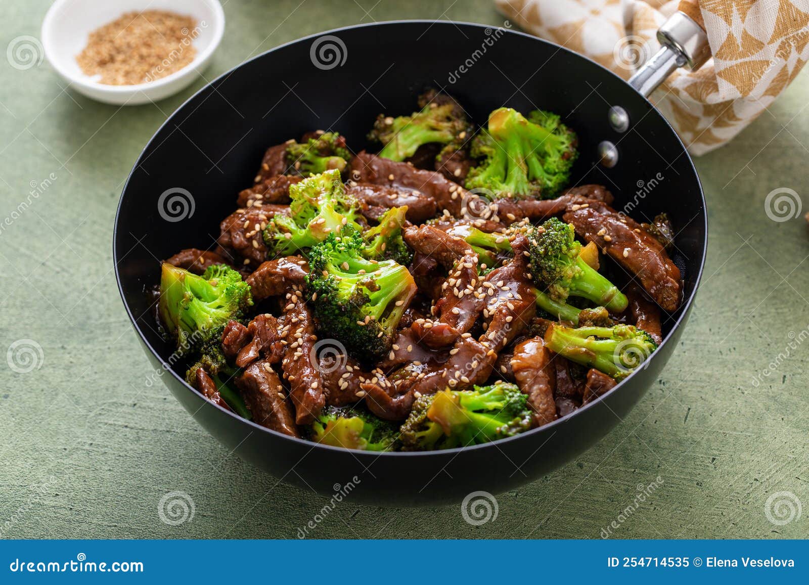 Beef and Broccoli Stir Fry in a Small Wok Stock Image - Image of lunch