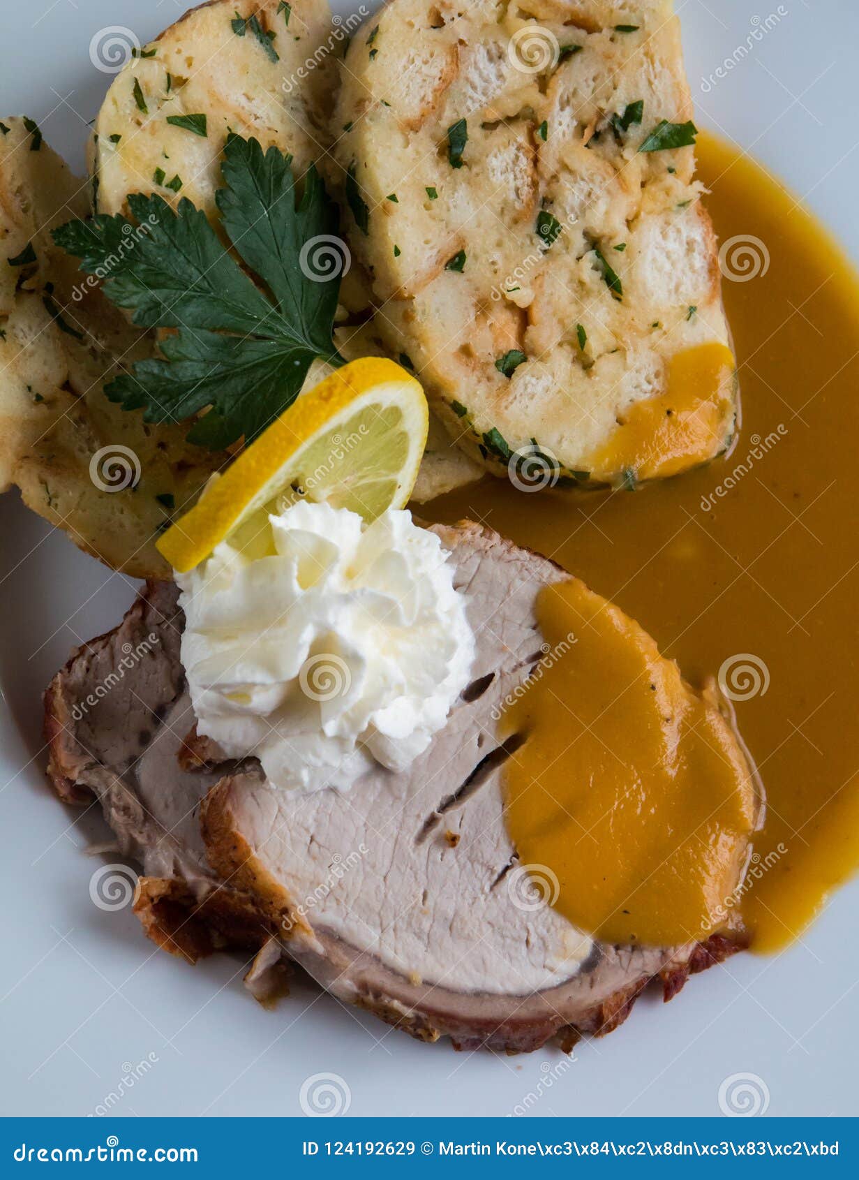 beef sirloin with cream sauce and carlsbad dumplings