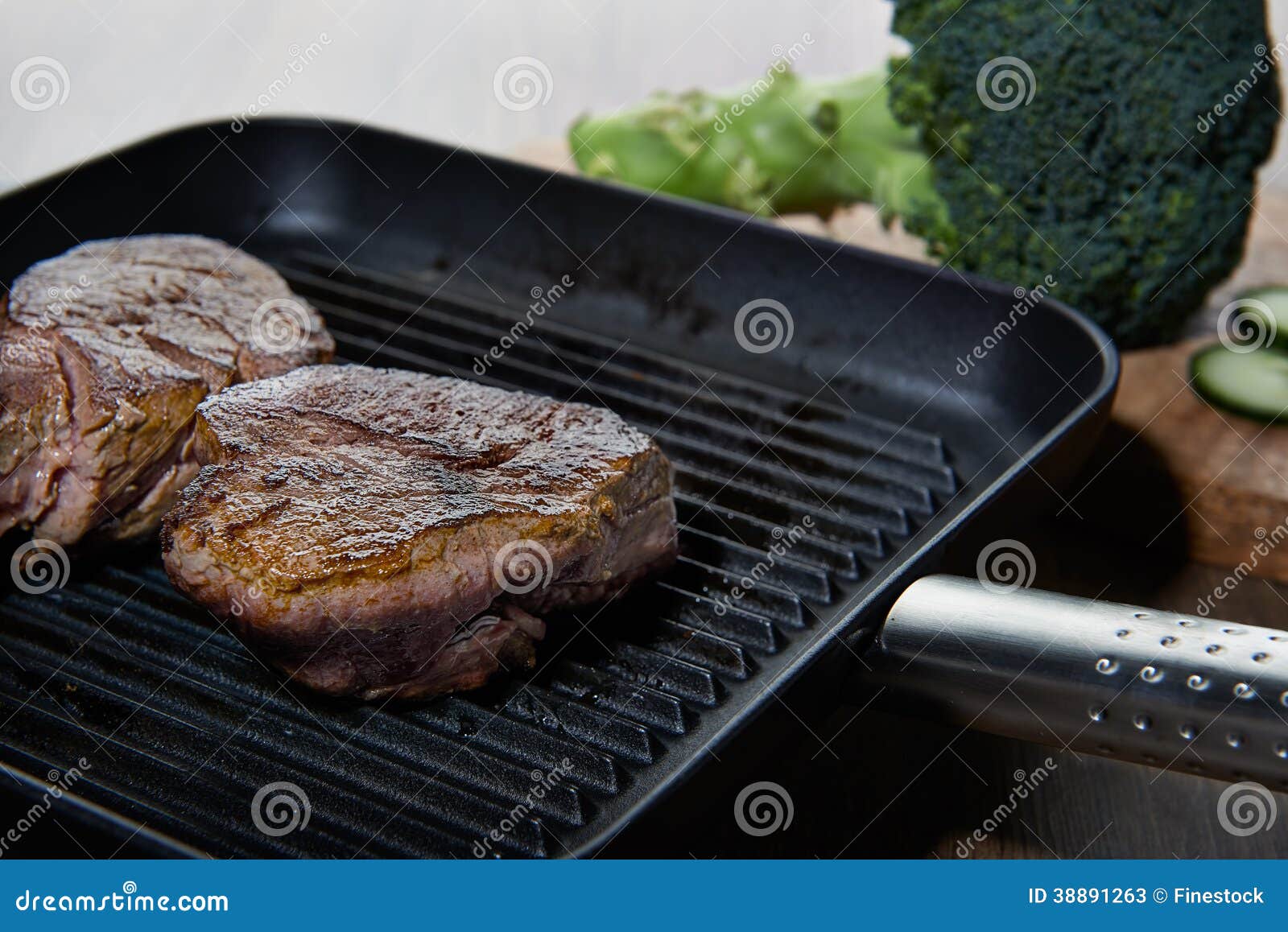 Beef steak in pan stock image. Image of fresh, close 38891263