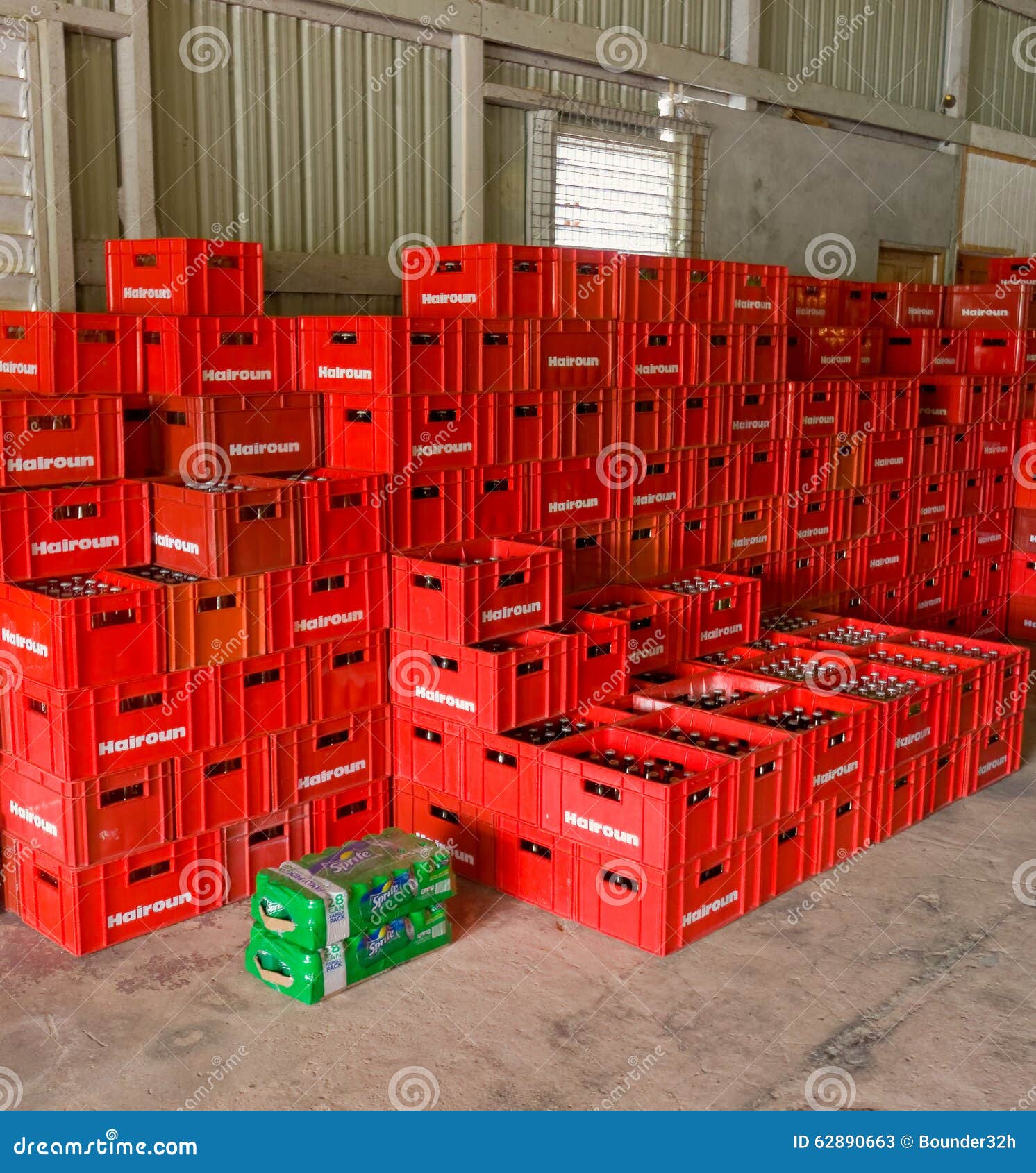 https://thumbs.dreamstime.com/z/beer-crates-depot-caribbean-red-plastic-boxes-containing-hairoun-local-brew-st-vincent-grenadines-62890663.jpg