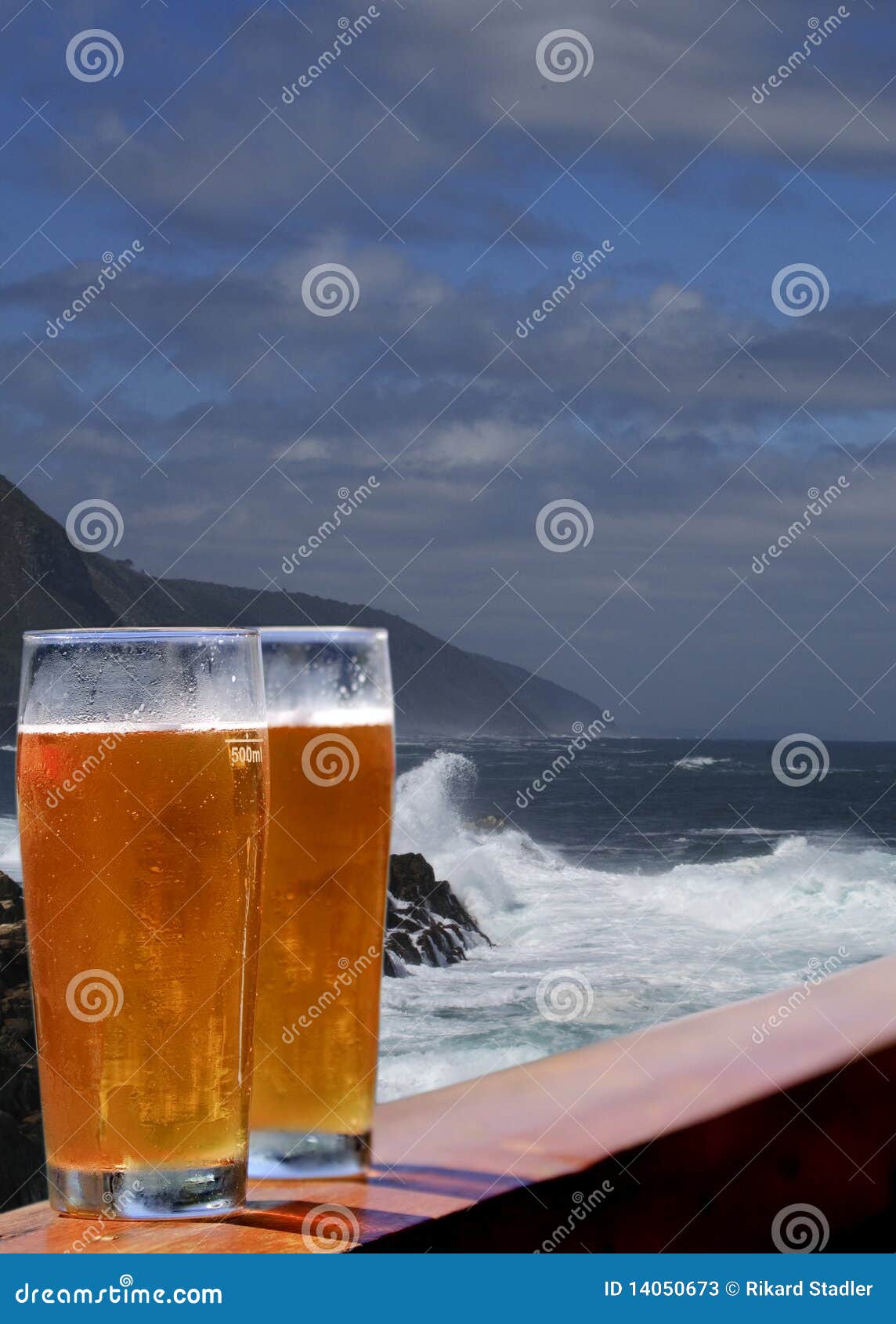 Beer at the ocean stock image. Image of lager, reflection 14050673