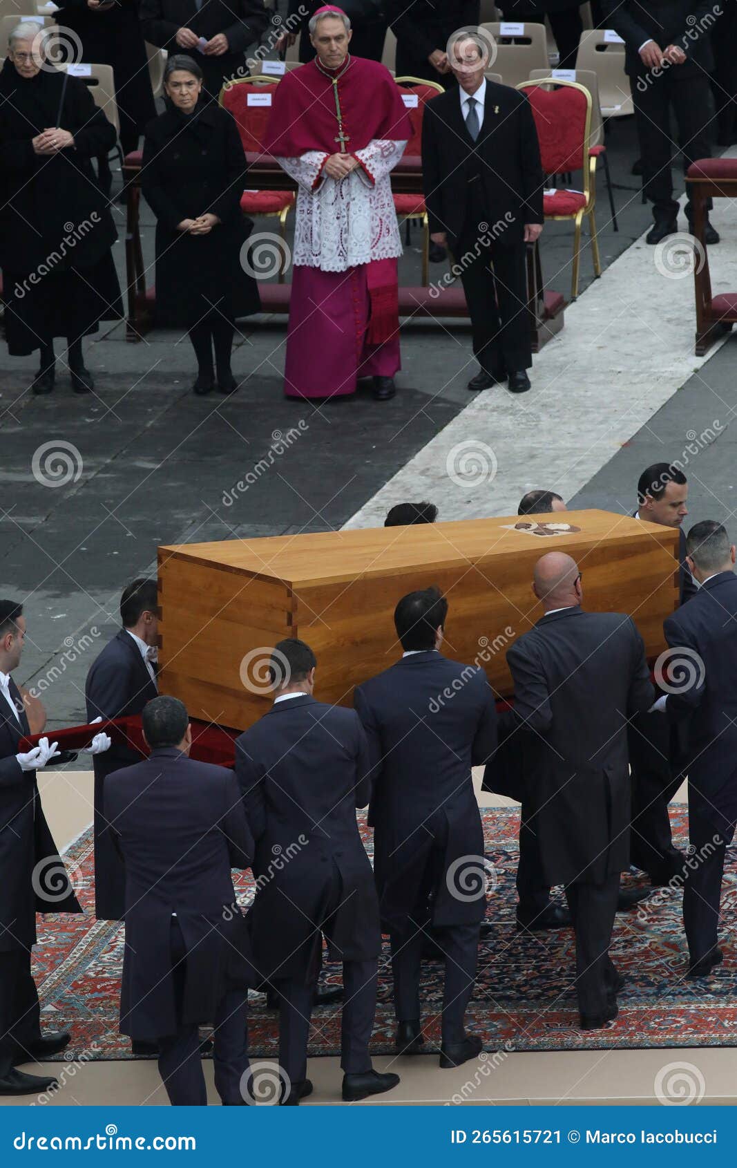 Beerdigung Des Papstes Francis In St. Peters Basilika Im Vatikan Feiert Die Messe Fr Die