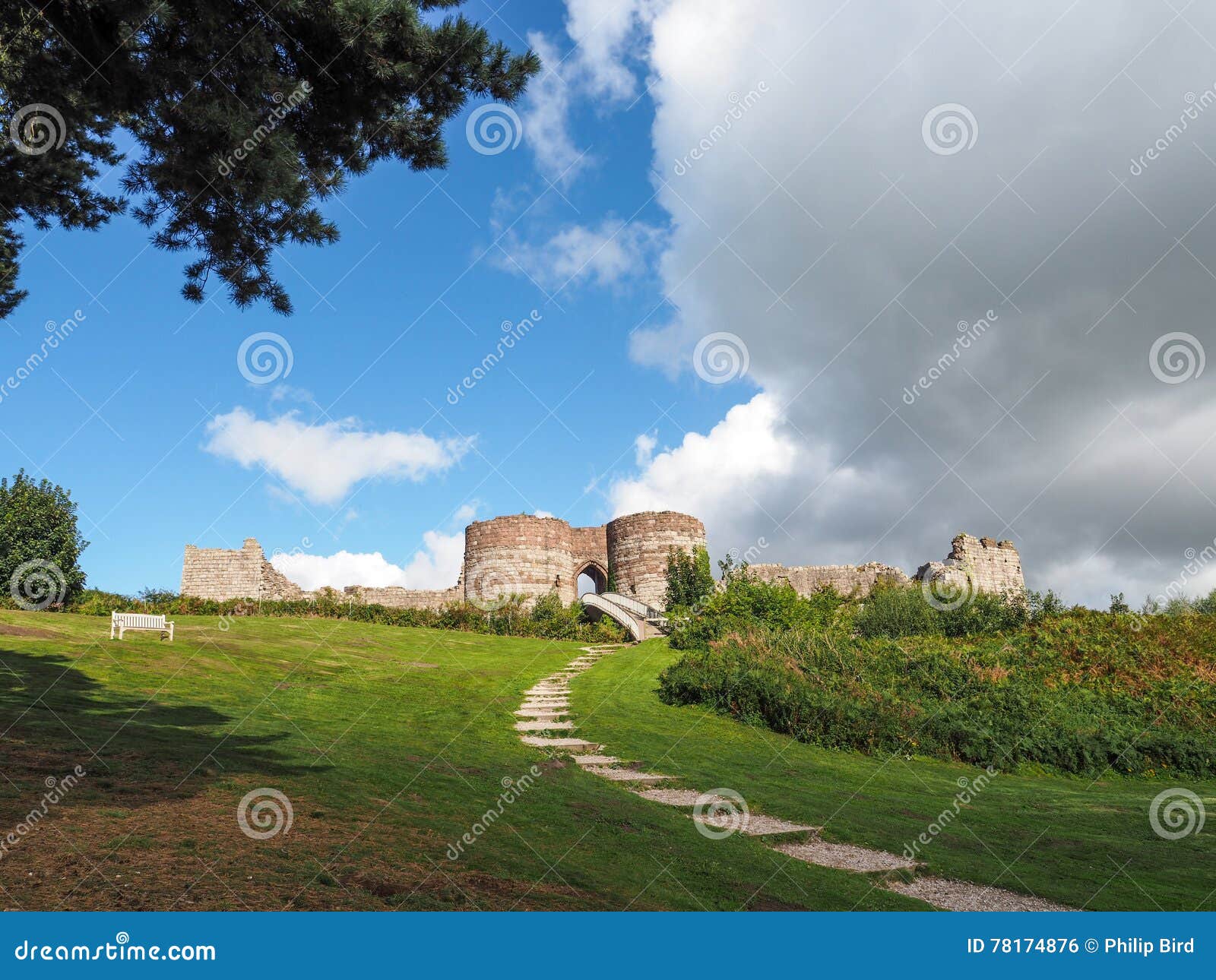 BEESTON, CHESHIRE/UK SEPTEMBER 16 Ancient Ruins of Beeston C