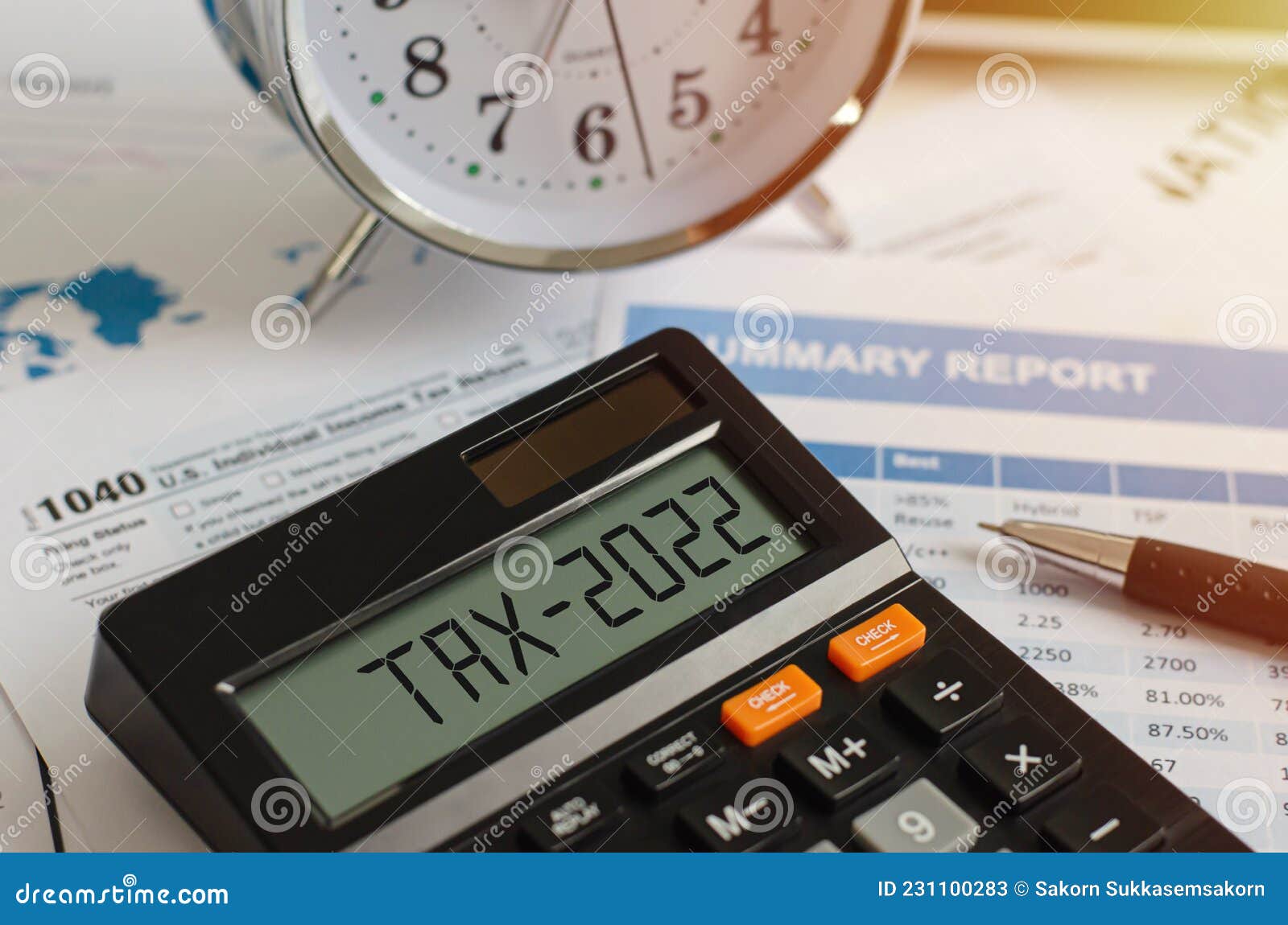 lento Sociología granero Beginning of Taxes in 2022 with a Calculator that Calculates Income in the  Business Concept of Paying Taxes Withholding Taxes in Editorial Stock Photo  - Image of 2021, earnings: 231100283
