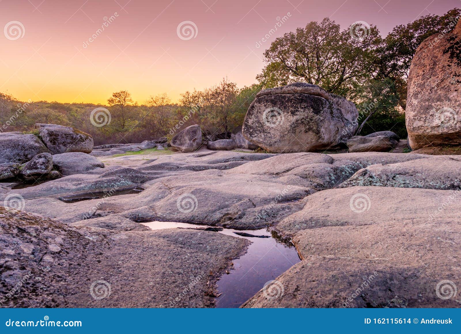 beglik tash megaliths sightseeing in bulgaria