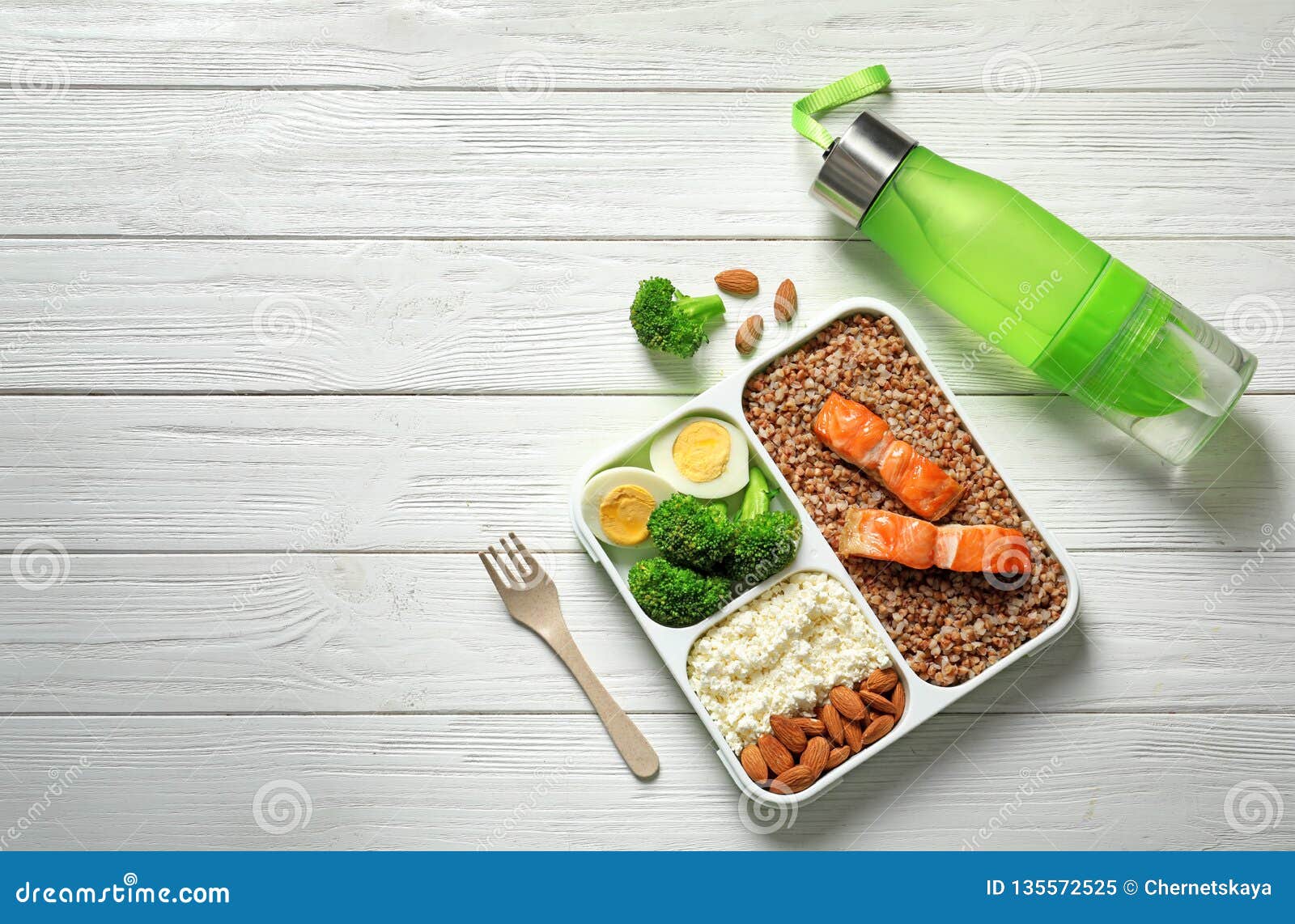 Behälter Mit Dem Natürlichen Gesunden Mittagessen, Flasche Wasser Und Raum  Für Text Auf Tabelle, Draufsicht Proteinreiches Lebens Stockbild - Bild von  mittagessen, bestandteil: 135572525