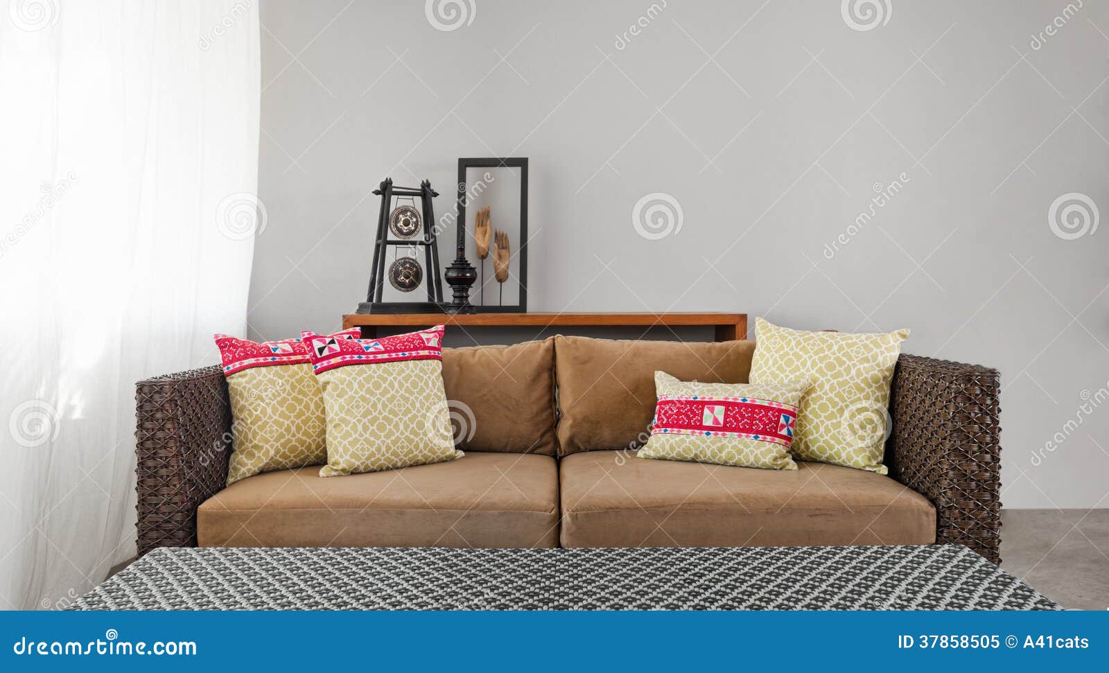 Beige Braunes Sofa In Der Luxuriosen Inneneinstellung