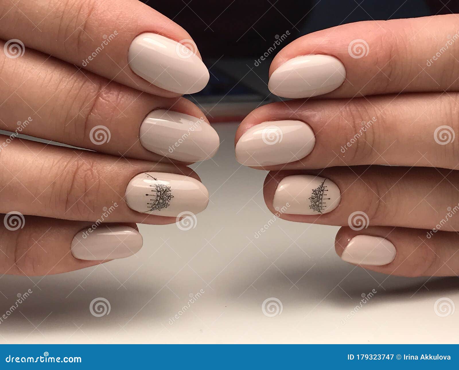 Female hand and feet with glitter beige nail design. brown nail • wall  stickers glamourous, vibrant, pastel | myloview.com