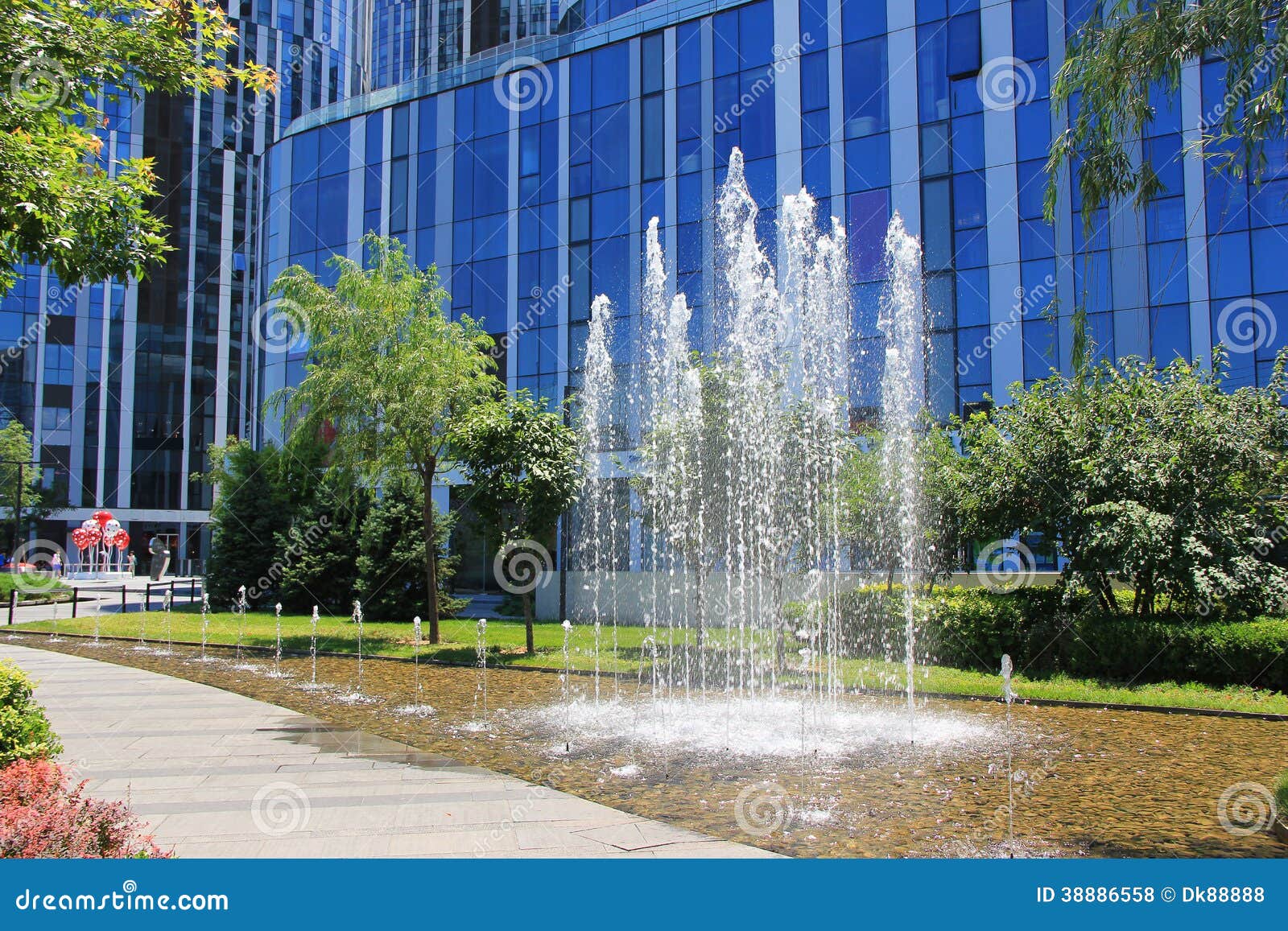 beijing sanlitun commercial district