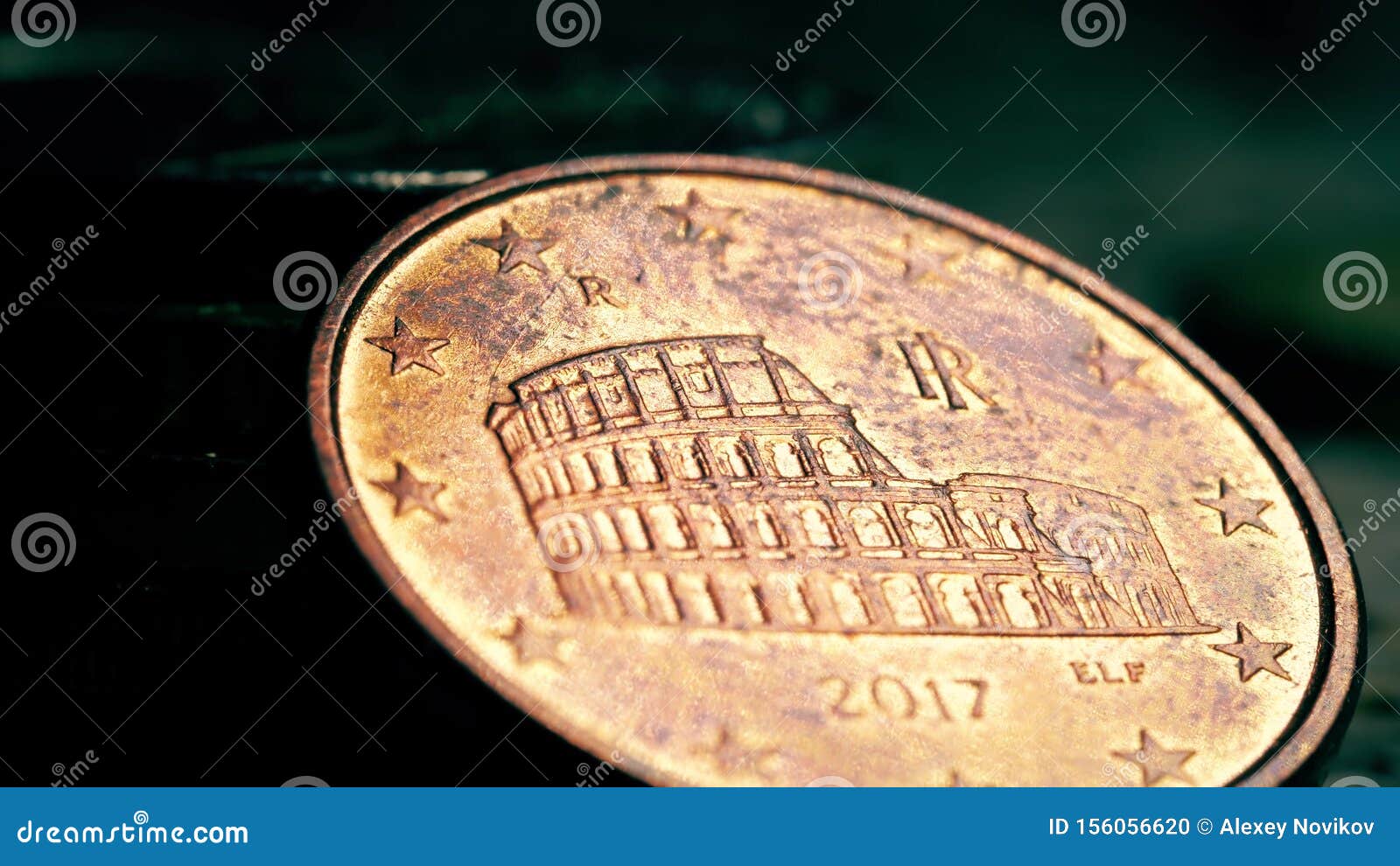 bekende-roman-colloseum-op-de-italiaanse-munt-van-eurocent-macroschoen-bekend-156056620.jpg