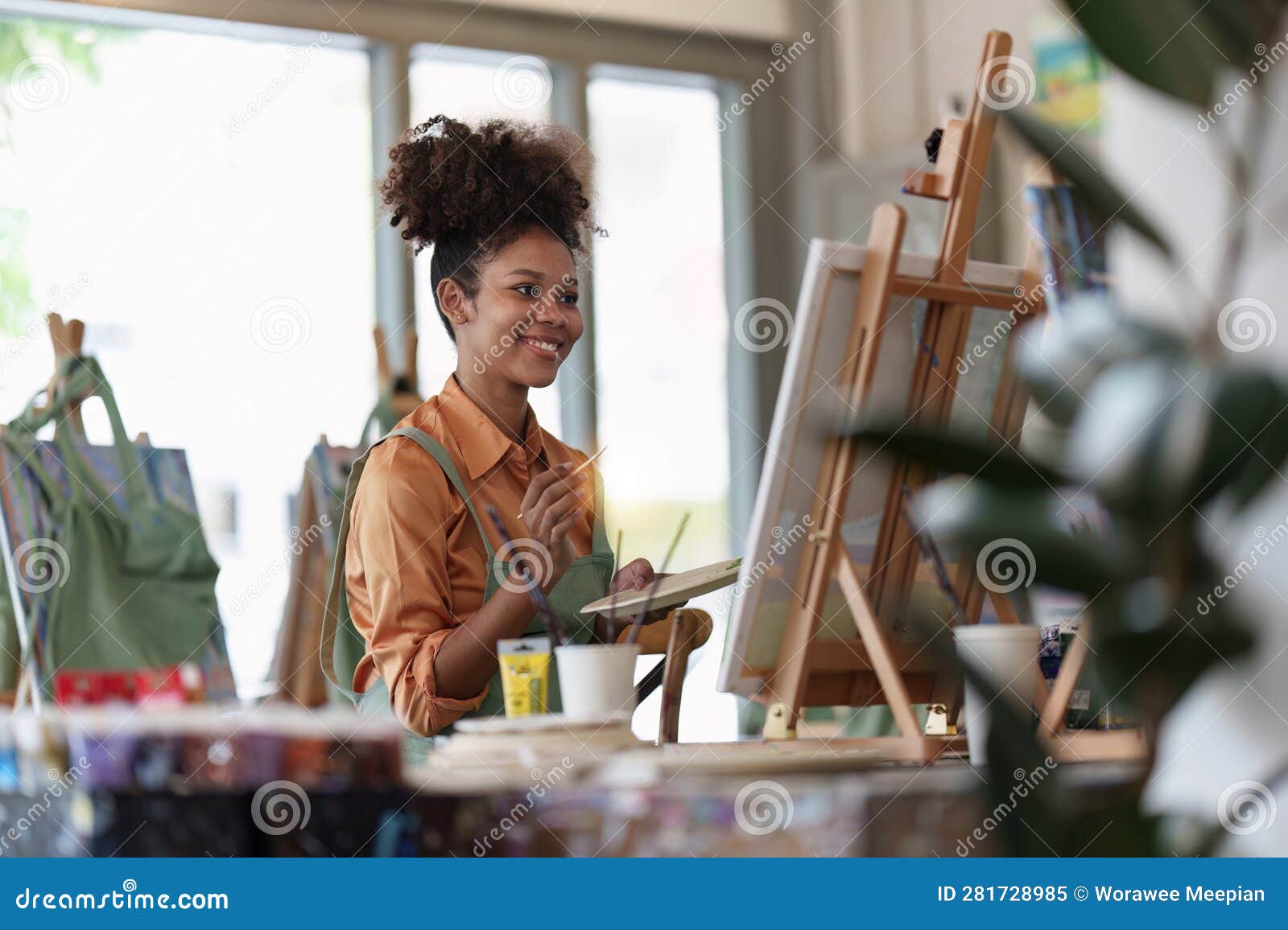 Estúdio de arte em sala de aula em casa