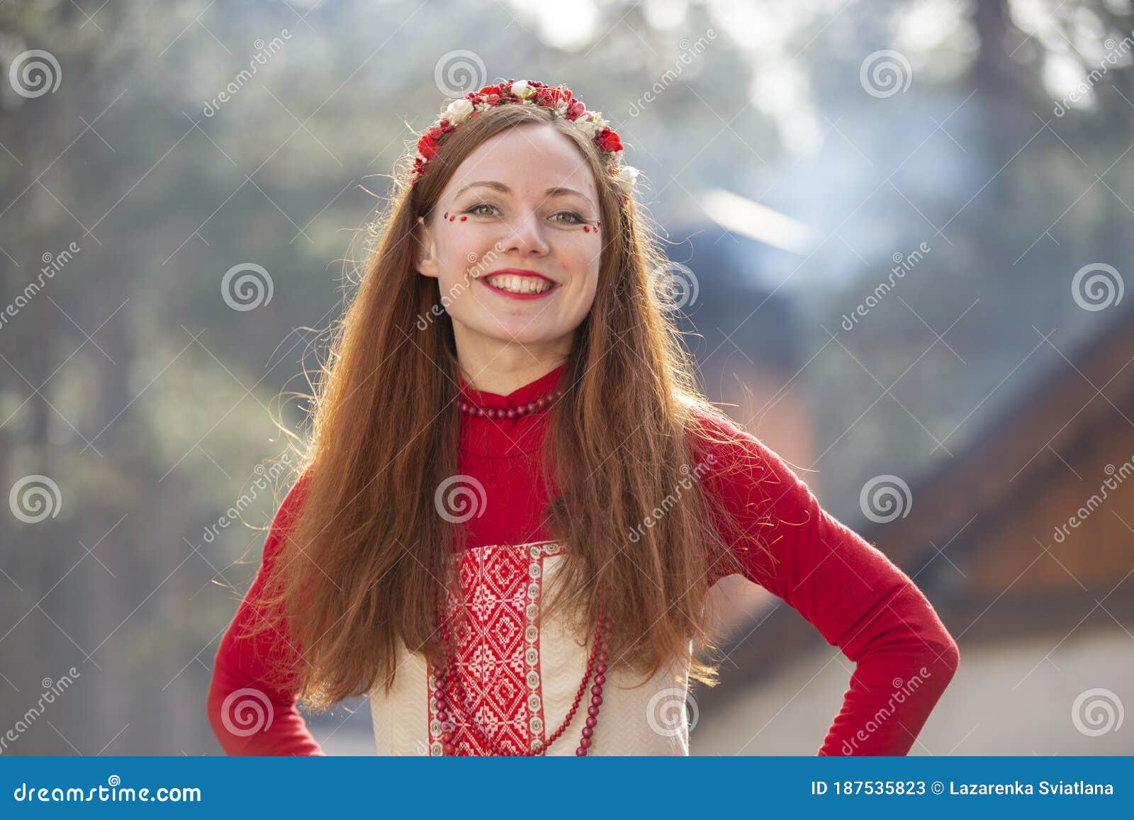 https://thumbs.dreamstime.com/z/belarus-city-gomel-march-celebration-maslenitsa-seeing-off-winter-russian-girl-national-clothes-belarussian-woman-187535823.jpg