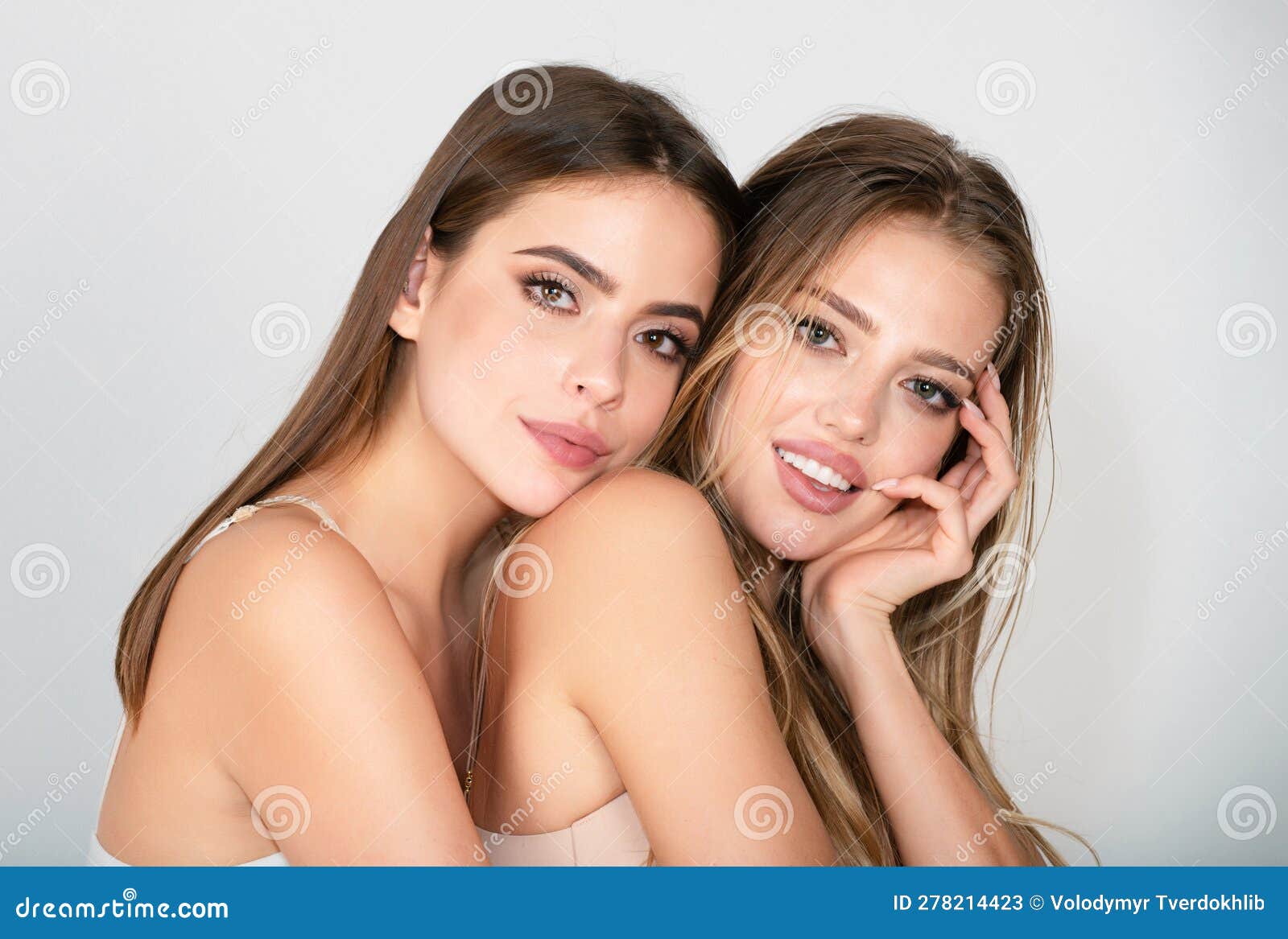 Beleza Natural E Conceito De Skincare. Cosméticos E Maquiagem. Faces  Sensuais De Duas Mulheres Bonitas. Retrato De Beleza De Dois Imagem de  Stock - Imagem de cosmetologia, namoradas: 250136981