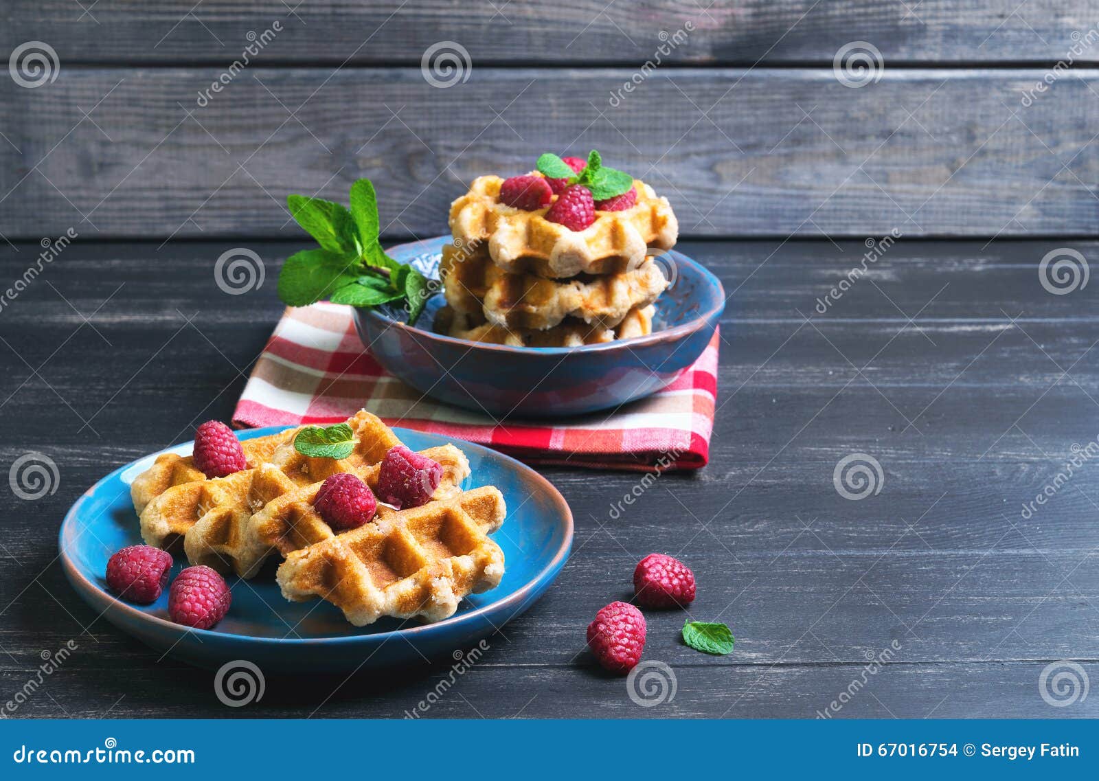 belgian lush round waffles with fresh raspberries