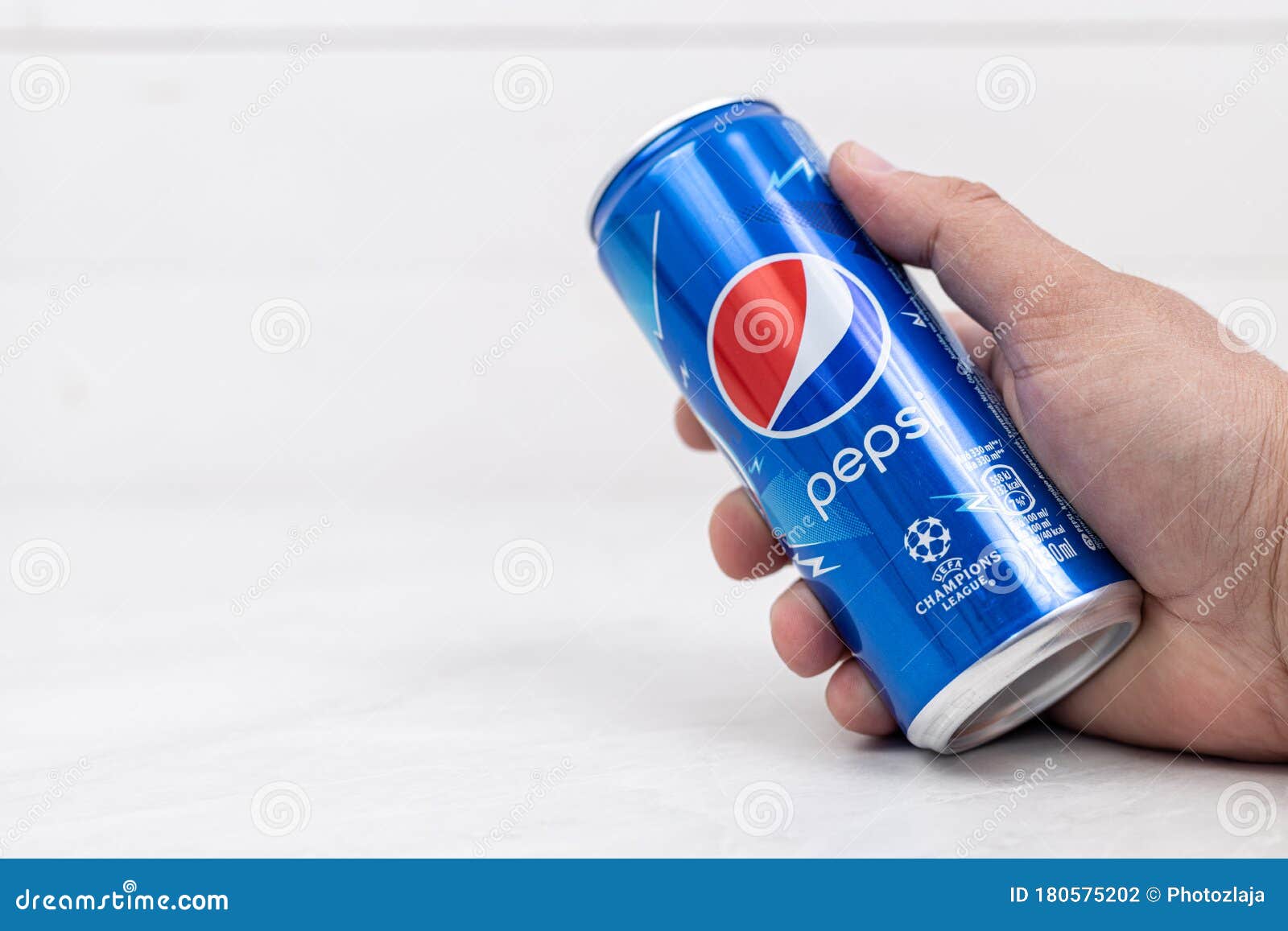 arkitekt Urskive koncert Belgrade, Serbia - 24.4.2020. Pepsi Can for the Love of it - Champions  League Editorial Photography - Image of copy, bright: 180575202