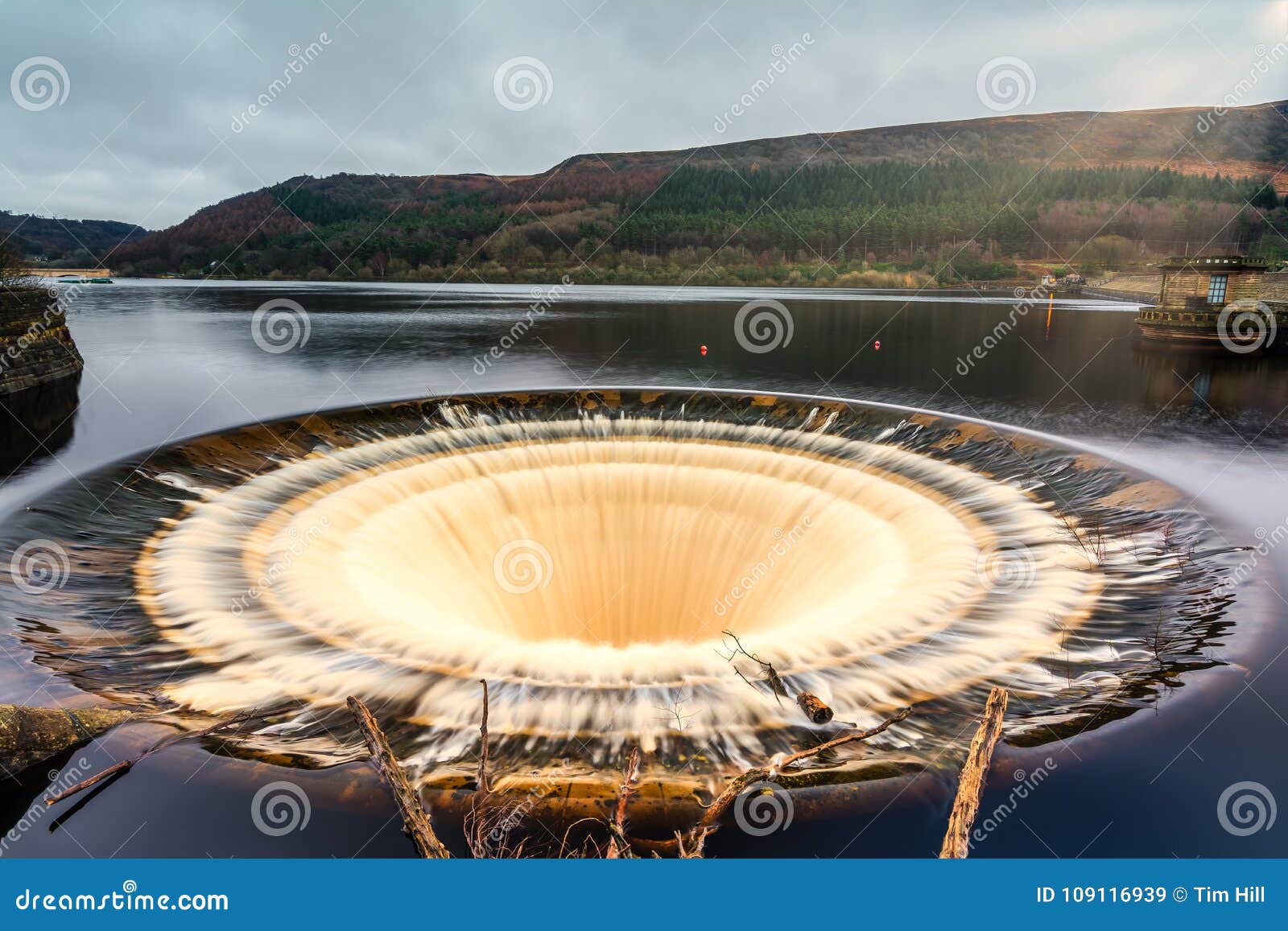 Bell Mouth Overflow Plug Hole At Ladybower Reservoir Stock Image Image Of Architecture Motion