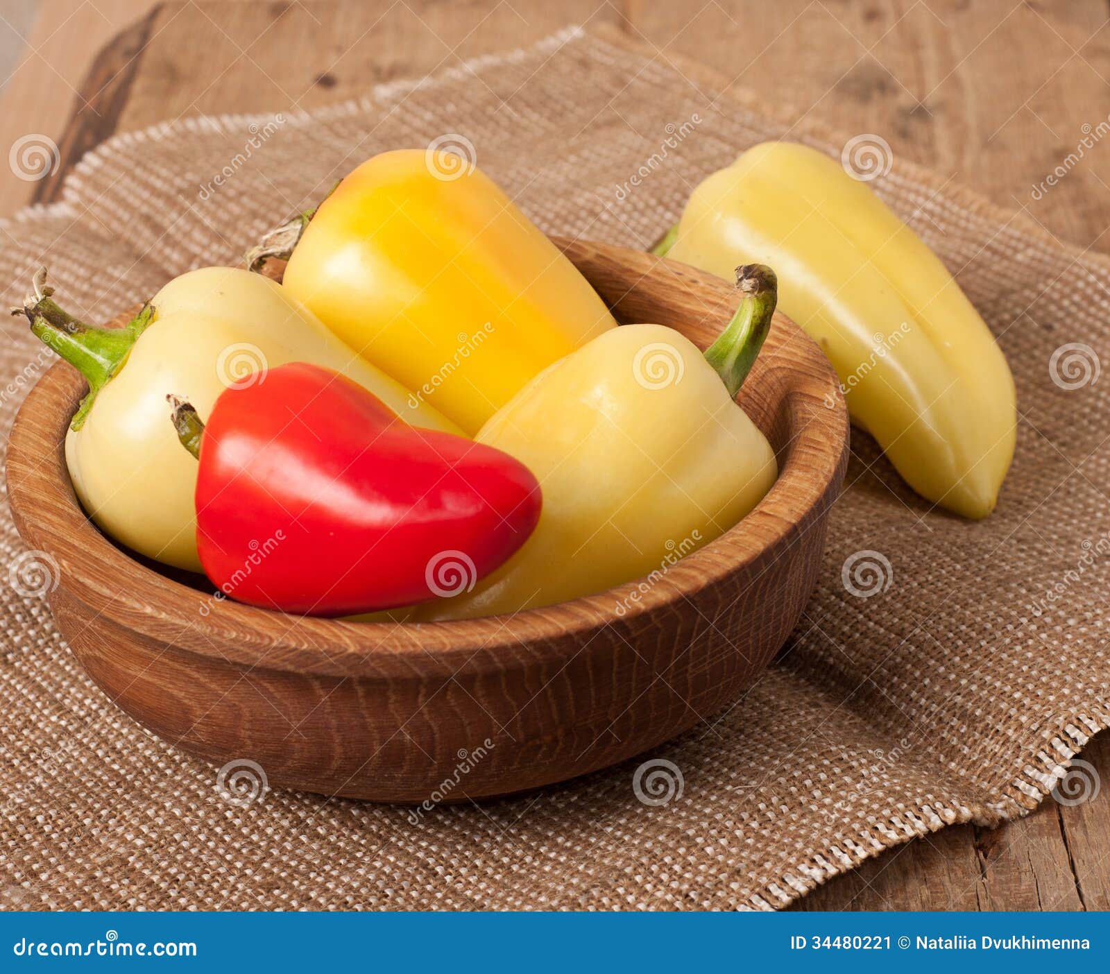 Bell pepper on wooden dish stock image. Image of brown 34480221