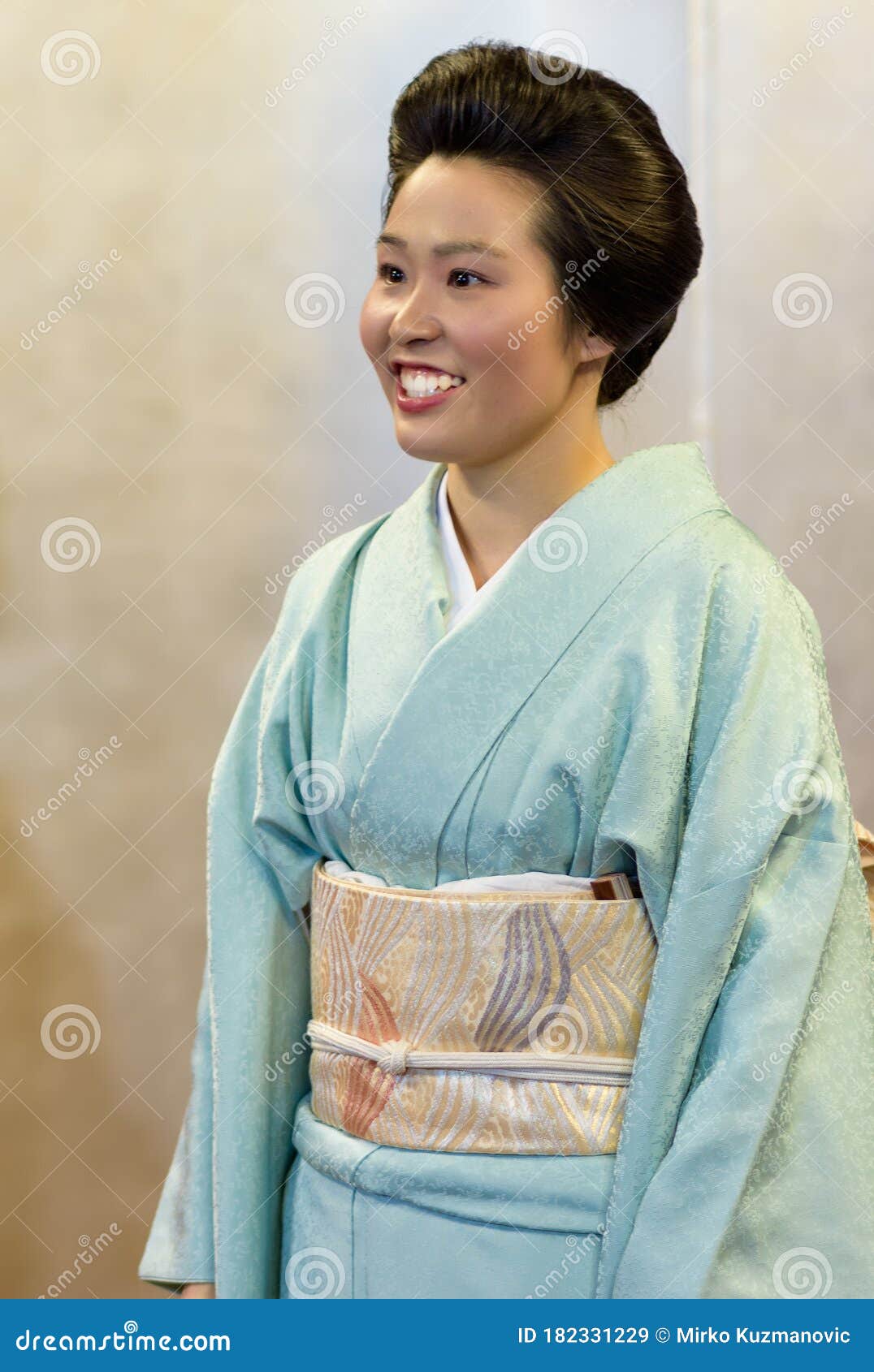 Bella Aprendiz Japonesa Maiko Geisha En Japón Imagen de archivo editorial - Imagen de atractivo, 182331229