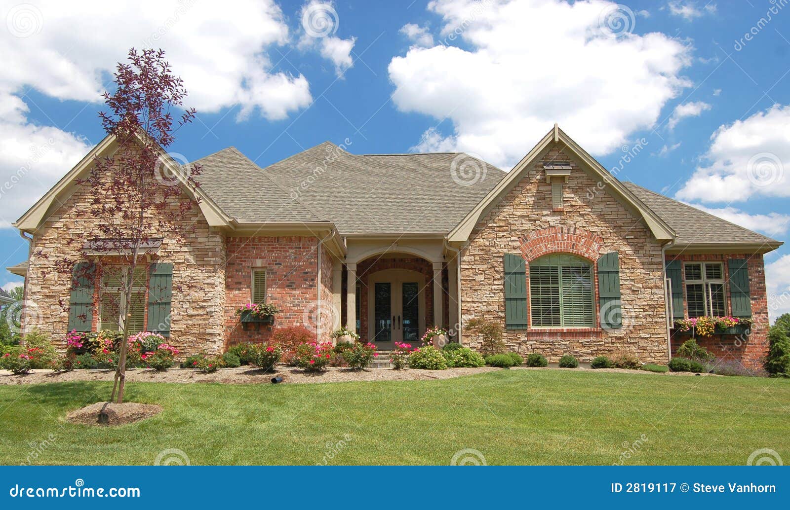 Bella casa immagine stock. Immagine di domestico, struttura 2819117