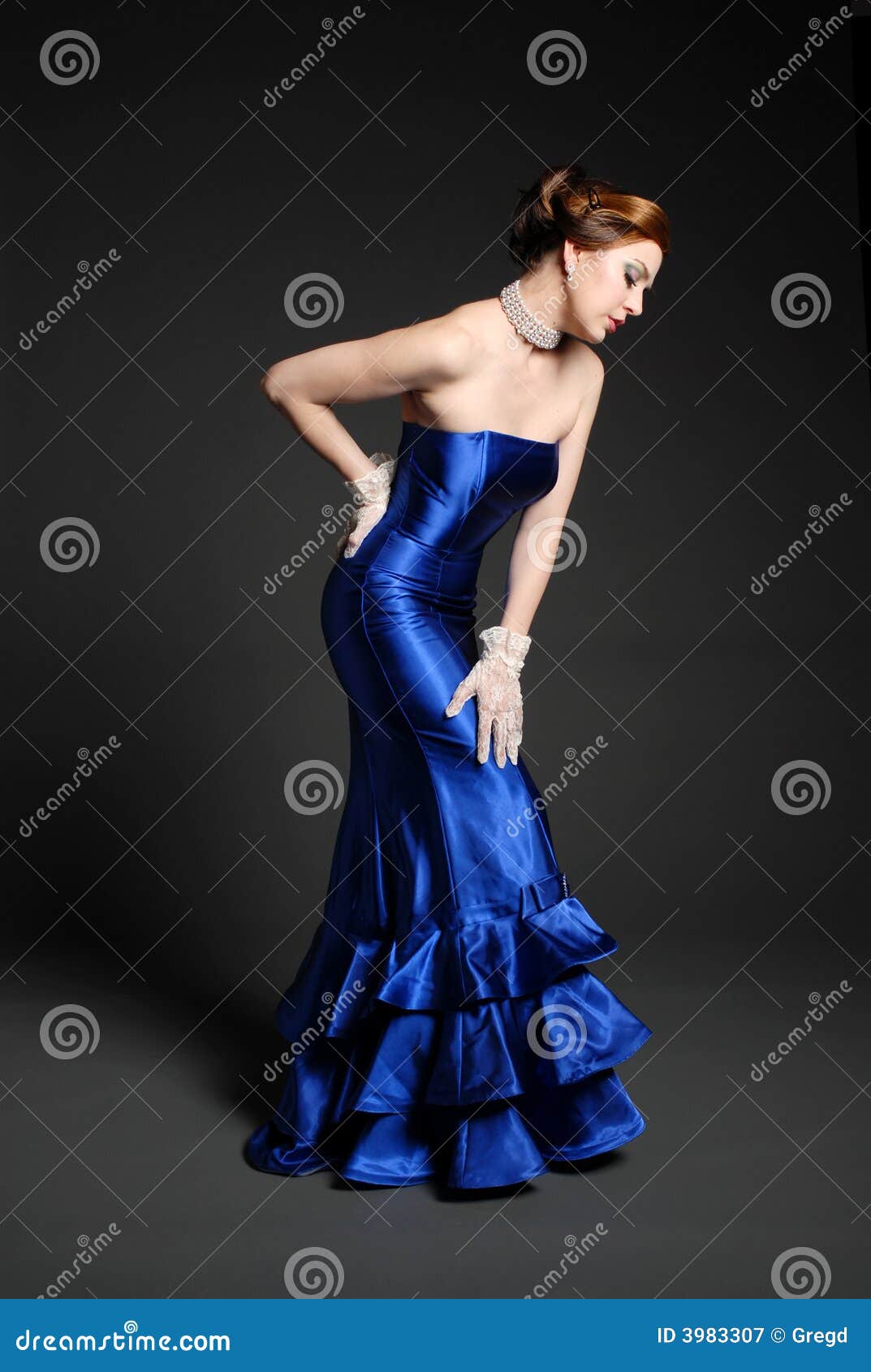 Bella donna alla moda immagine stock. Immagine di creativo - 3983307