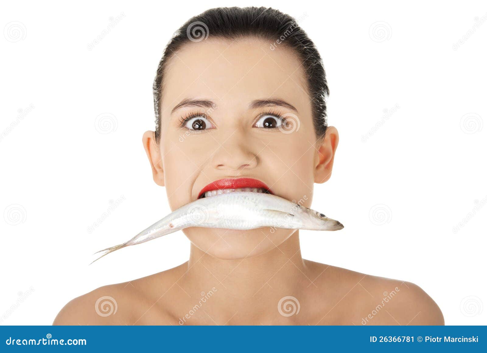 Bella Giovane Donna Con I Pesci Nella Sua Bocca Immagine Stock