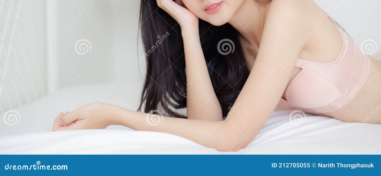 Bella Joven Asiática Sexy En Ropa Interior Figura Ajuste Relajarse En  Dormitorio. Imagen de archivo - Imagen de belleza, salud: 212705055