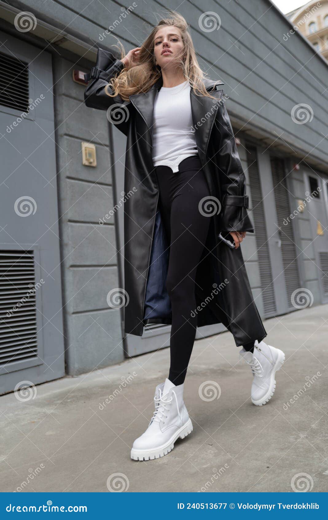 Bella Mujer Con Ropa De Primavera De Verano De Moda Al Aire Libre. Modelo  Elegante Femenina Calle Peatonal. Tendencia De Verano Imagen de archivo -  Imagen de modelo, belleza: 240513677