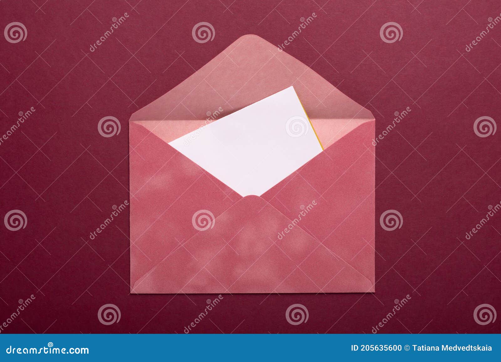 Belle Enveloppe Pour La Carte Postale De Salutation De Lettre D'amour Ou  Invitation Du St.. Jour De Valentin Photo stock - Image du rose, jour:  205635600