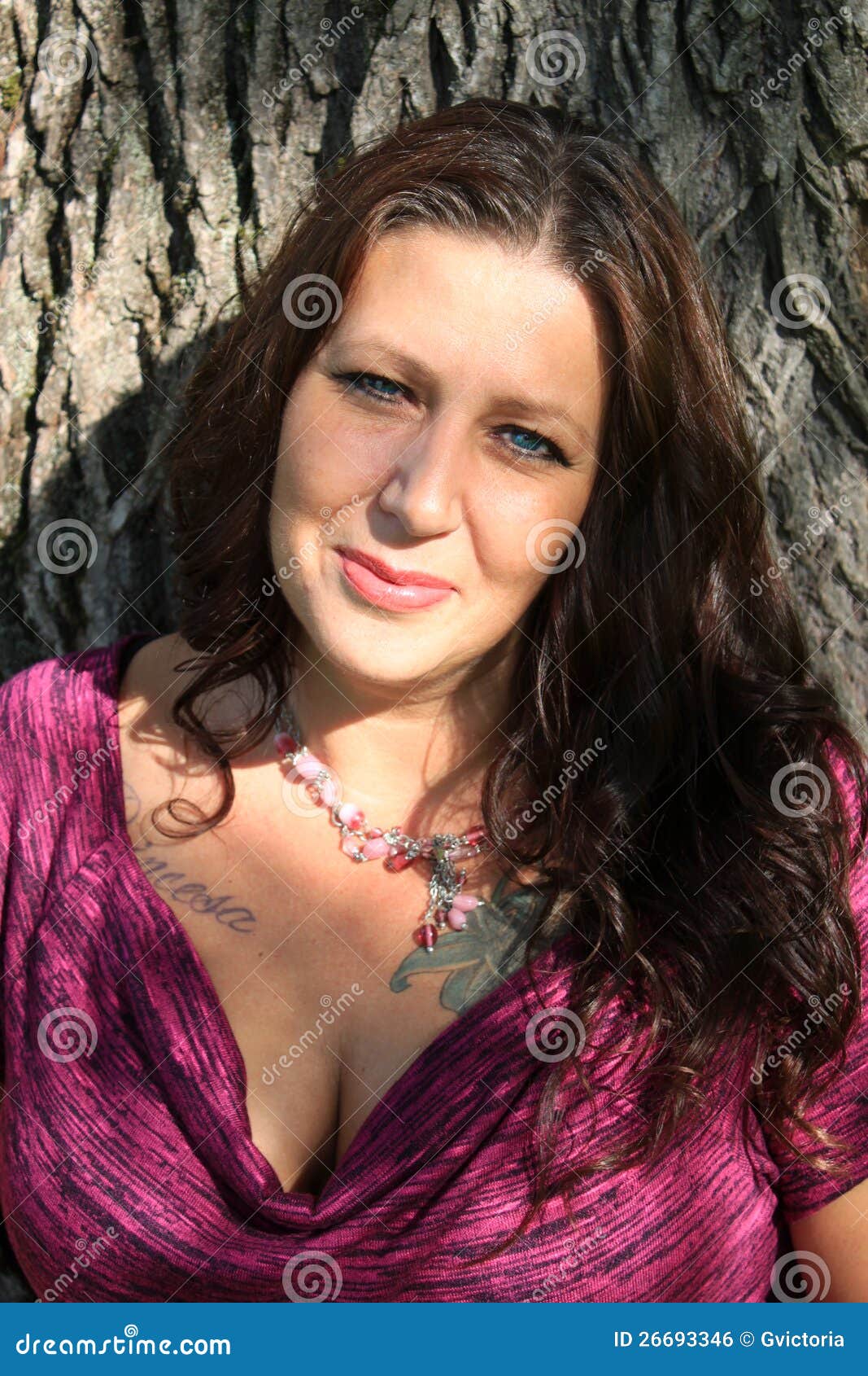 Belle femme de 40 ans photo stock. Image du quarante - 26693346