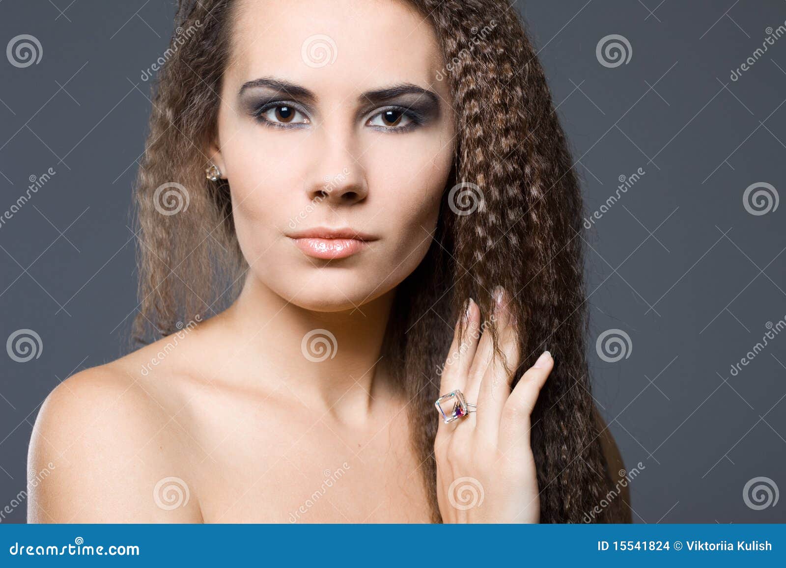 Belle femme douce photo stock. Image du beau, cheveu 15541824