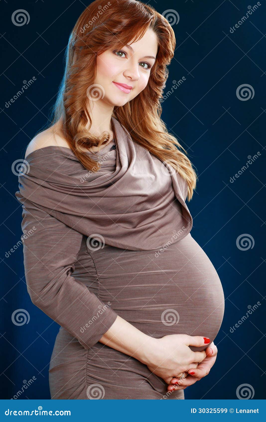 Belle femme enceinte image stock. Image du mois, foncé  30325599