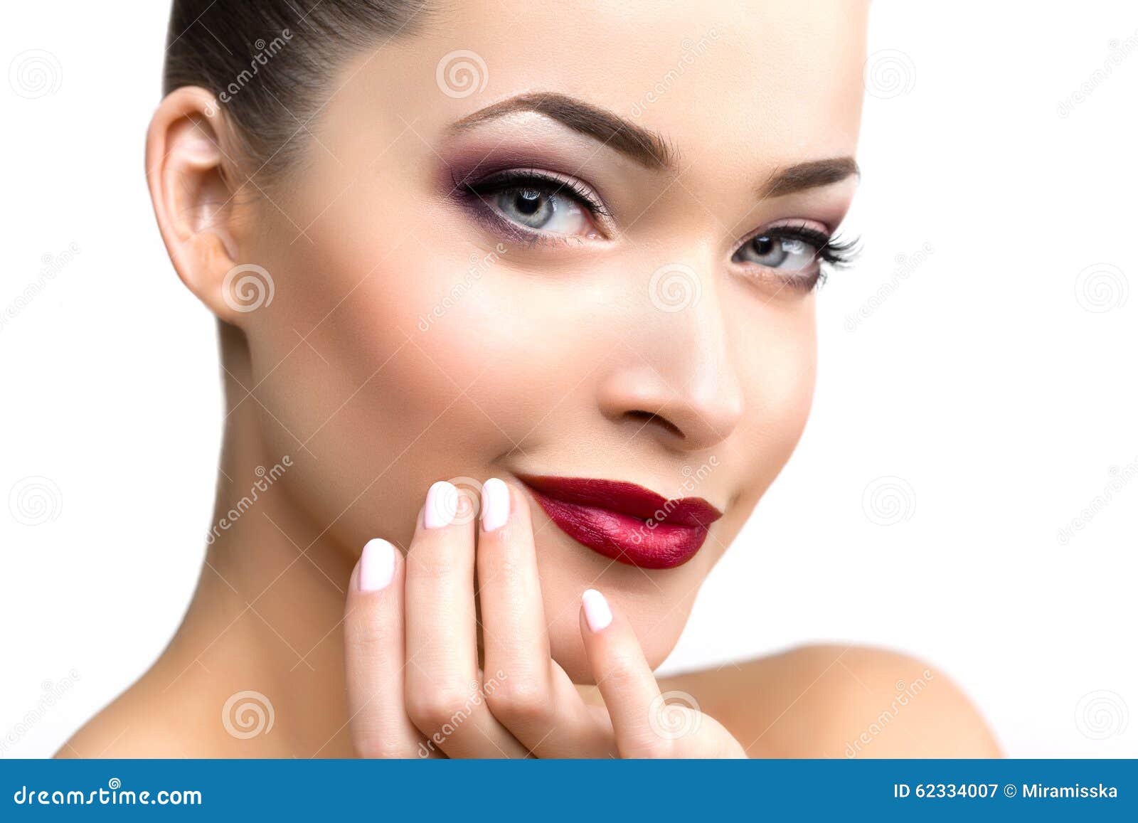 Belle Femme Modèle Dans Fille Moderne De Maquillage De Salon De