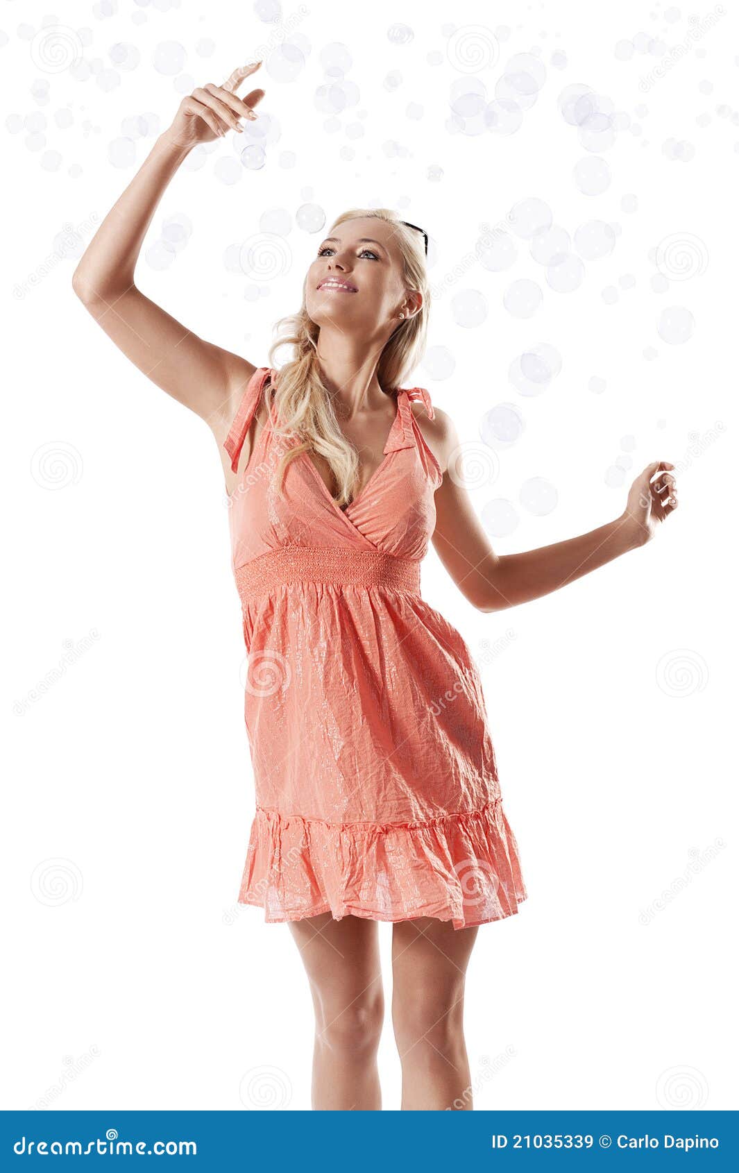 Belle Fille Blonde Jouant Avec Des Bulles De Savon Image Stock Image Du Configuration Frais