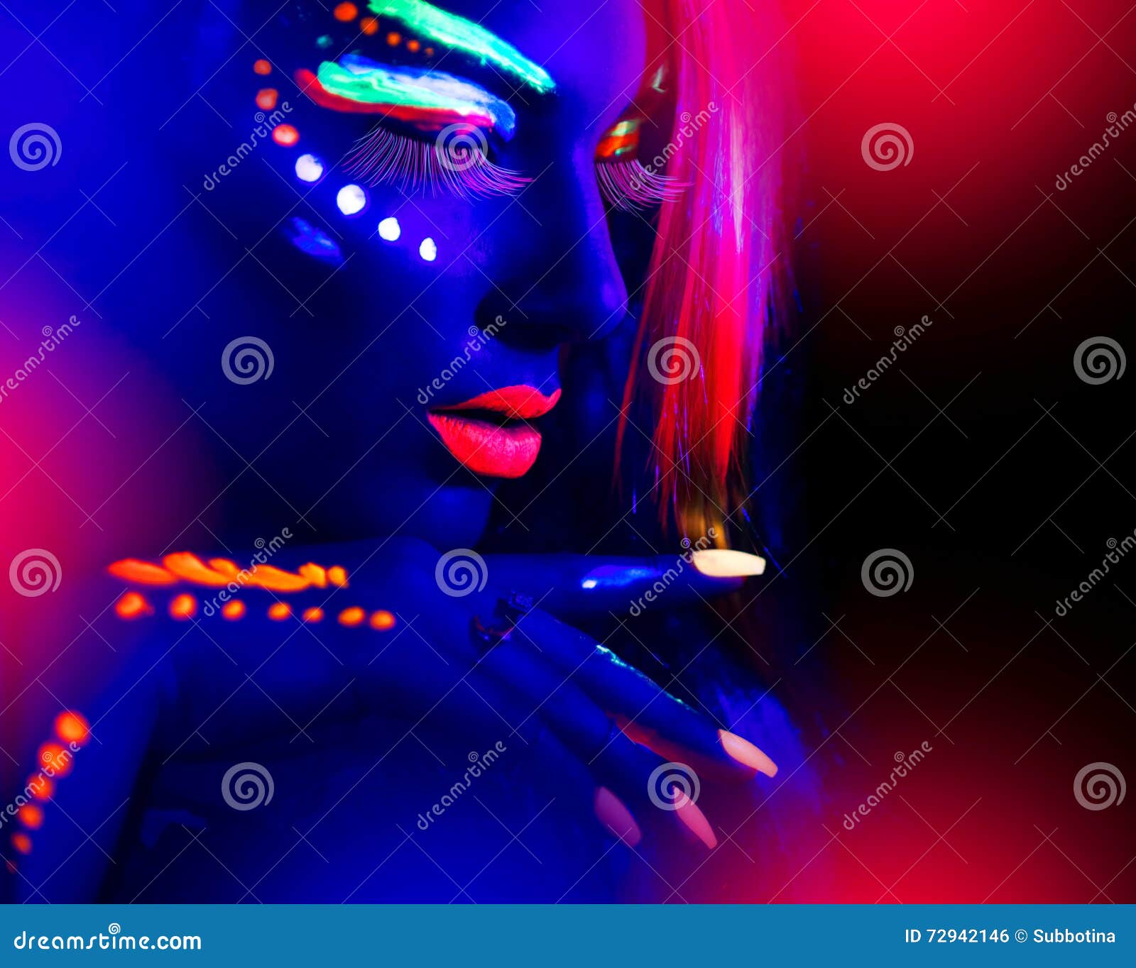 Belle Fille Modèle Avec Le Maquillage Fluorescent Photo stock - Image du  couleur, cils: 72850604