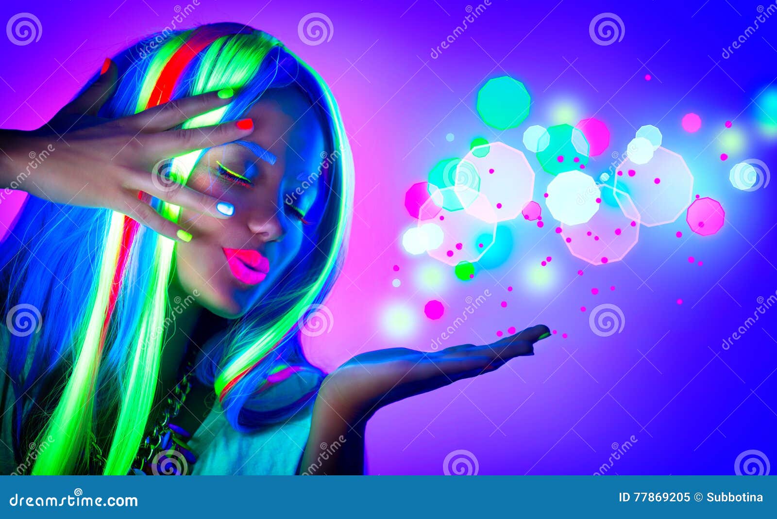 Belle Fille Modèle Avec Le Maquillage Fluorescent Photo stock - Image du  couleur, cils: 72850604