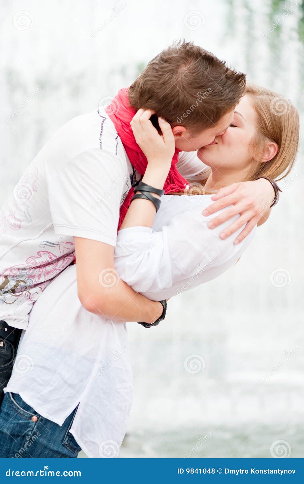 Belle Illustration Des Couples De Baiser Photo stock - Image du ...