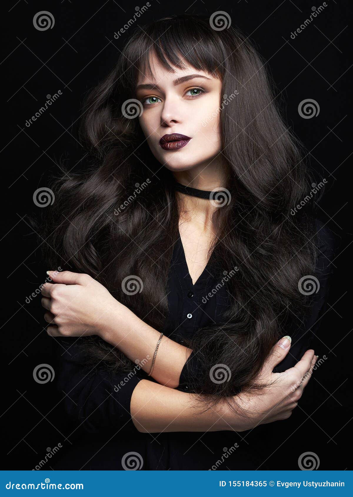 Belle Jeune Femme Avec De Longs Cheveux Sains Image Stock Image Du Languettes Mode 155184365