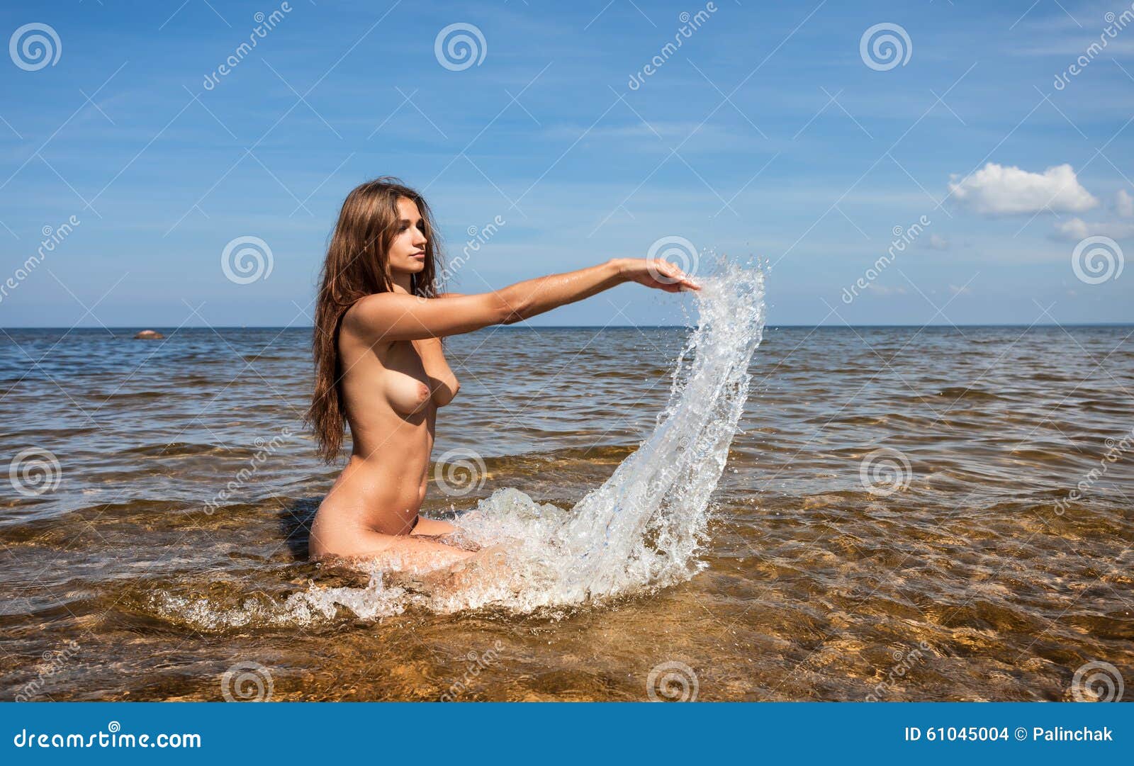 Femme nue a la photo
