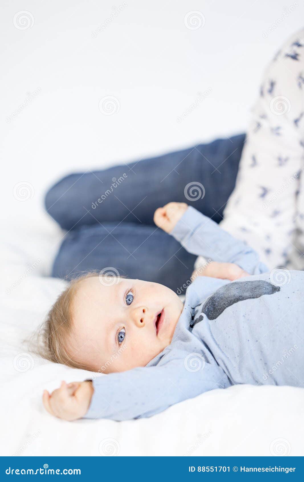 Belle Mere Et Bebe Garcon Se Situant Dans Le Lit Dans La Chambre D Enfant Image Stock Image Du Mensonge Home Belle Mere Et Bebe Garcon Se Situant Dans Le Lit Dans La Chambre D Enfant Image Stock Image Du Mensonge Home