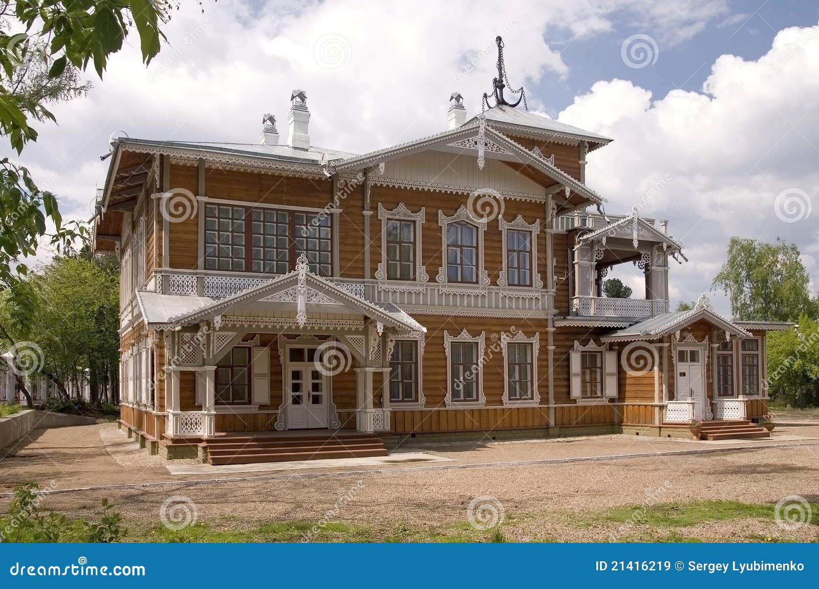 Belle maison antique image stock. Image du wooden, maison - 21416219